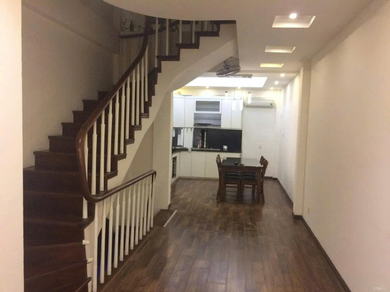 Cho thuê nhà ngõ 45  Đồng Me, Nam Từ Liêm 50m x 5T giá 22TR, ô tô tránh, ở và làm CHDV - Ảnh 1