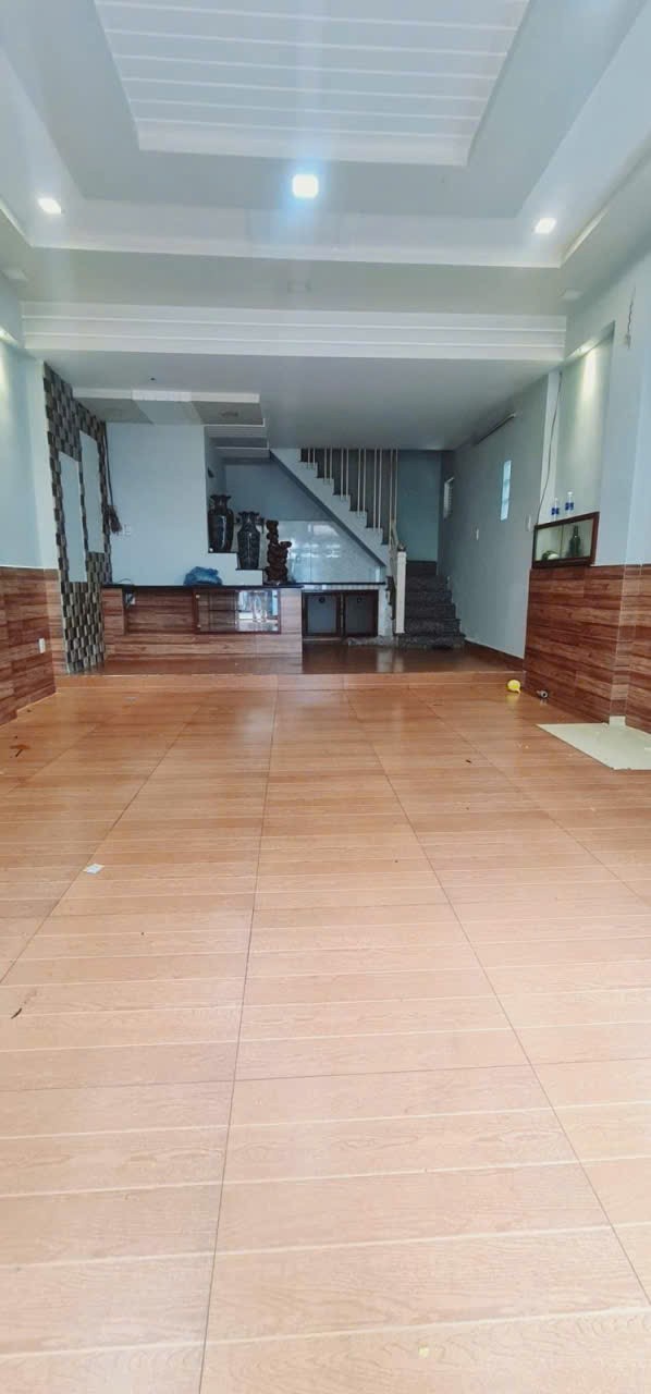 NHÀ LÔ GÓC KO LỘ GIỚI - GẦN TRƯỜNG CHINH & CỔNG KCN TÂN BÌNH - HẺM ÔTÔ - 74M² - 2 TẦNG NHỈNH 7 TỶ - Ảnh 2