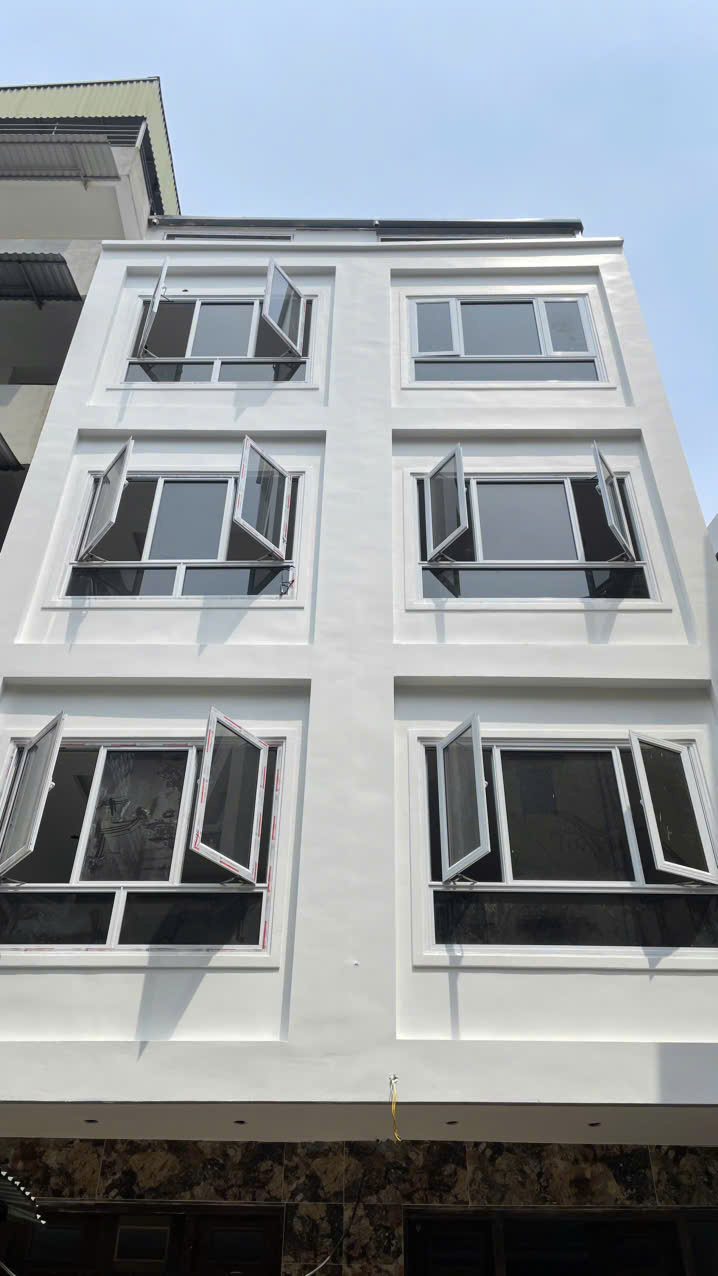 CẦU GIẤY: NHÀ 5 TẦNG MỚI TINH, NỞ HẬU NHẸ - CHỈ NHỈNH 6 TỶ! - Ảnh chính