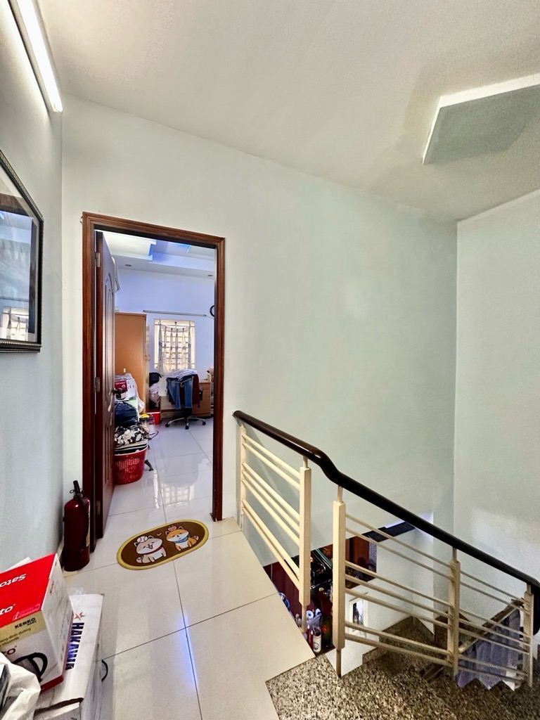 NHÀ B.ÁN - GIÁP PHẠM VĂN ĐỒNG & CHỈ 6 PHÚT RA SÂN BAY TSN - 64M² - SÁT MẶT TIỀN - 2 TẦNG  NHỈNH 6 TỶ - Ảnh 4