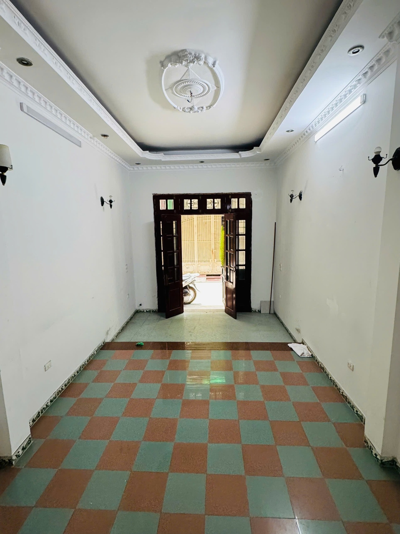 Cho thuê nhà nguyên căn ngõ 5 Hoàng Sâm, Cầu Giấy 50m x 4T giá 16TR, ngõ ô tô - Ảnh 1