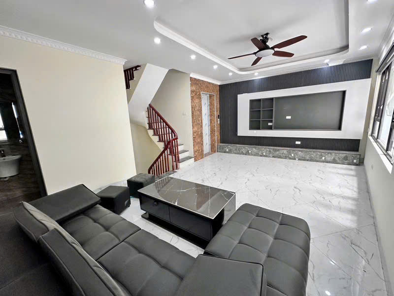 BÁN GẤP NHÀ CẦU GIẤY 6 TẦNG THANG MÁY - NỞ HẬU NHẸ - GIÁ CHỈ 7.5 TỶ! CƠ HỘI VÀNG DUY NHẤT TẠI TRUNG - Ảnh chính