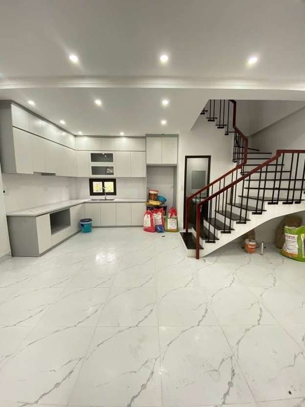NHÀ MỚI KOONG, HÀNG XÓM SIÊU THÂN THIỆN, CHỦ THIỆN CHÍ - Ảnh chính