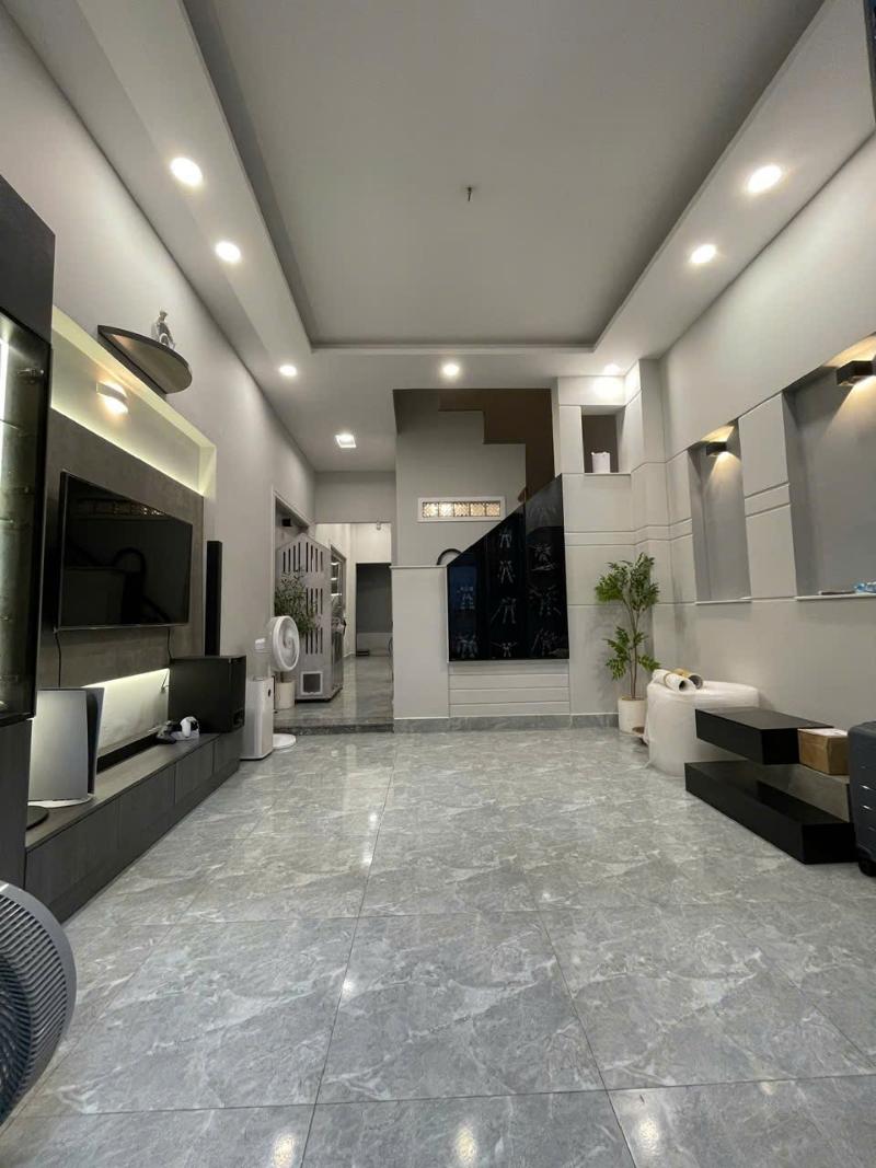 NHÀ BÁN QUANG TRUNG GV - NGAY TRUNG TÂM QUẬN - GIÁP UBND - SÁT MẶT TIỀN - 56M² - 2 TẦNG NHỈNH 5 TỶ - Ảnh chính