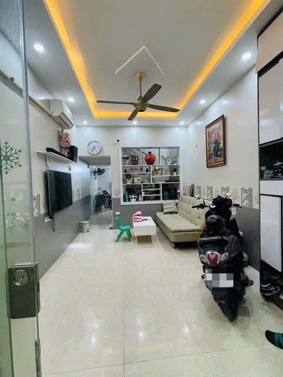 Bán nhà dân xây Tân Mai - Hoàng Mai DTSD 40m x 4T, 3 ngủ -  giá 7.1 tỷ, 20m ra phố - Ảnh chính