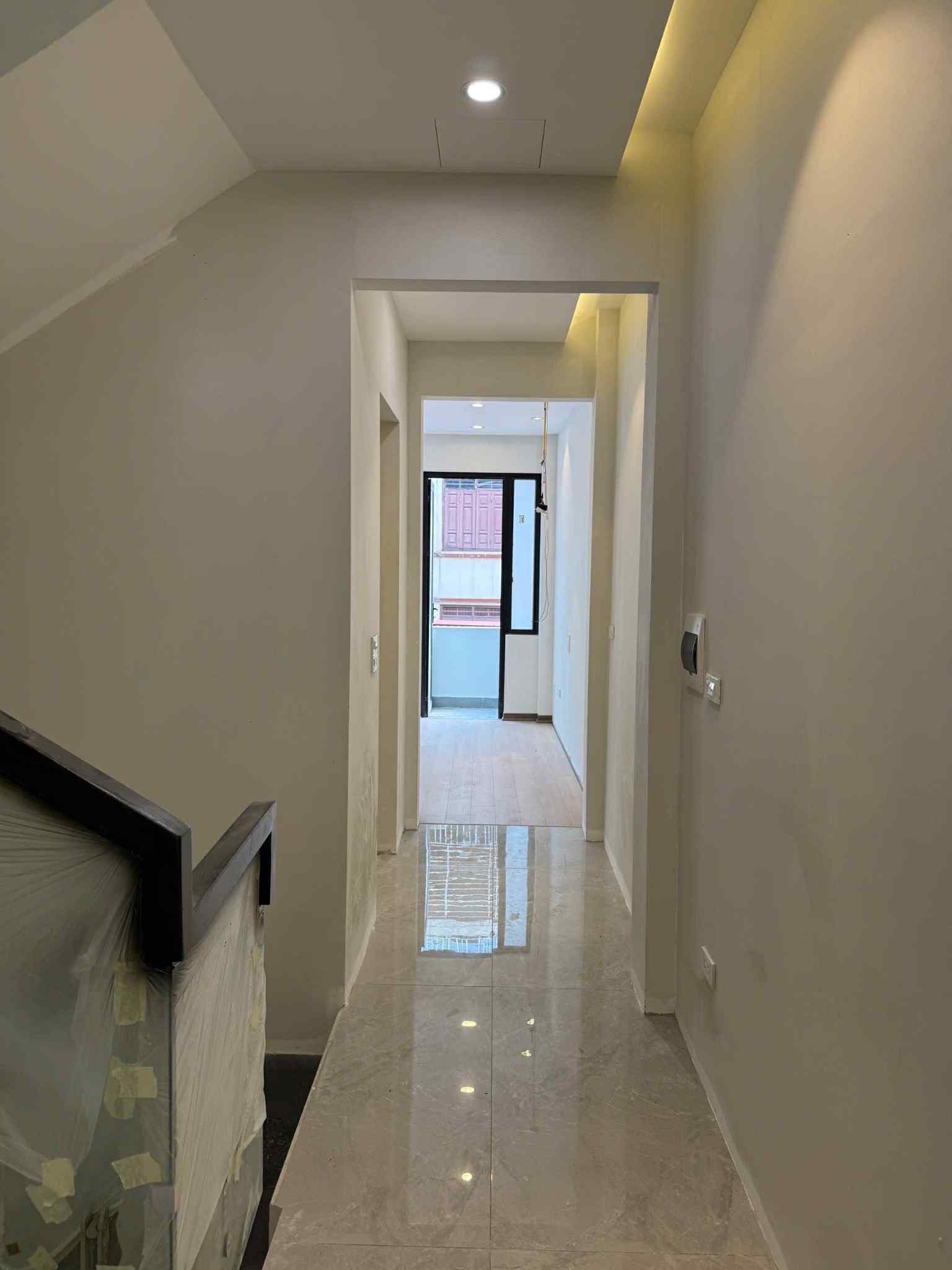 CỰC HIẾM-Ôtô Tránh Phố Hoàng Cầu 62/70m, 5Tầng,MT 4m 27.9 Tỷ, Ngõ thông, KD đỉnh - Ảnh 3