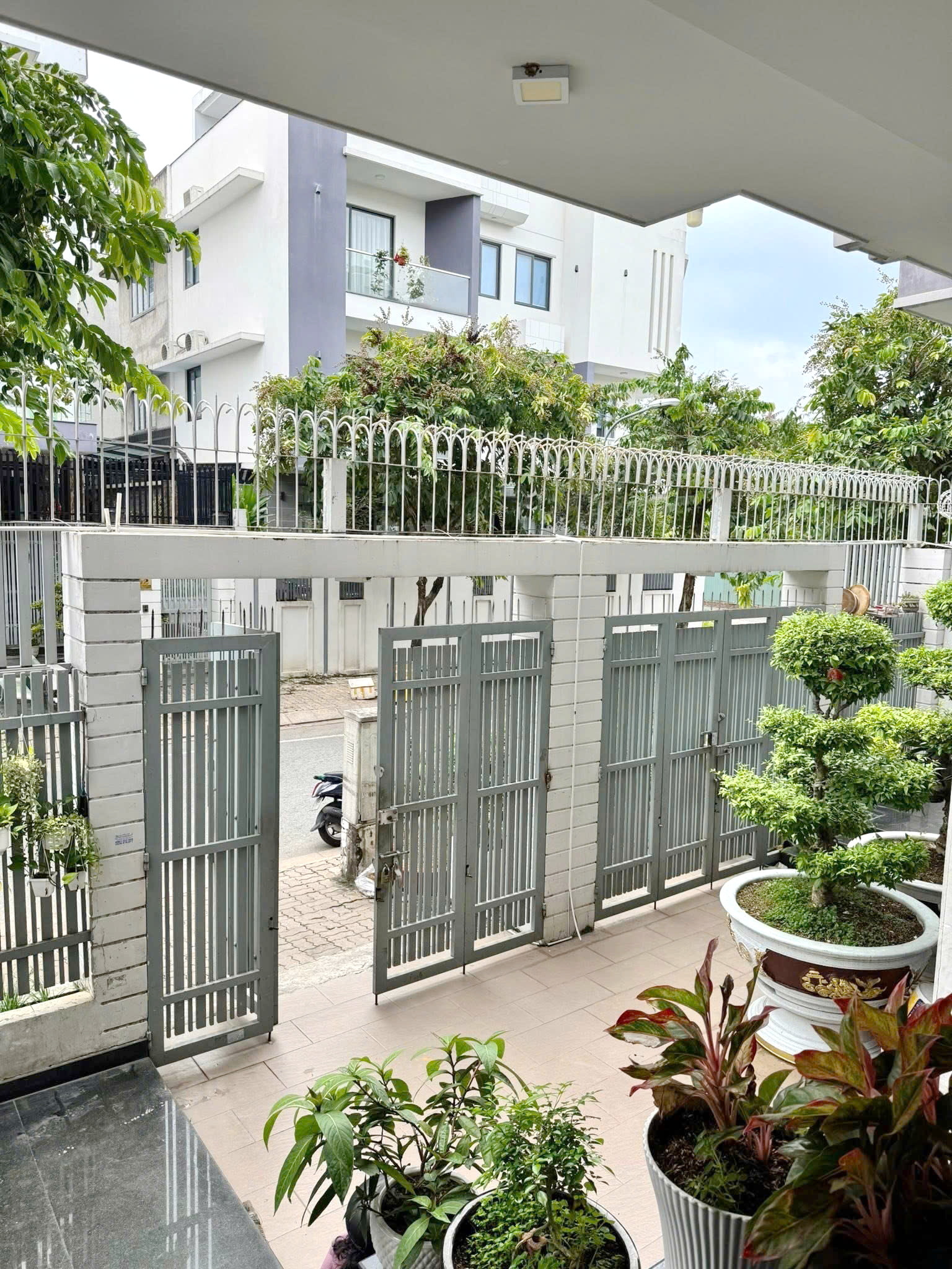 Nhà 10x19m (có hầm) KDC Dương Hồng, đường Nguyễn Văn Linh Xã Bình Hưng, Bình Chánh, TPHCM, bên - Ảnh chính
