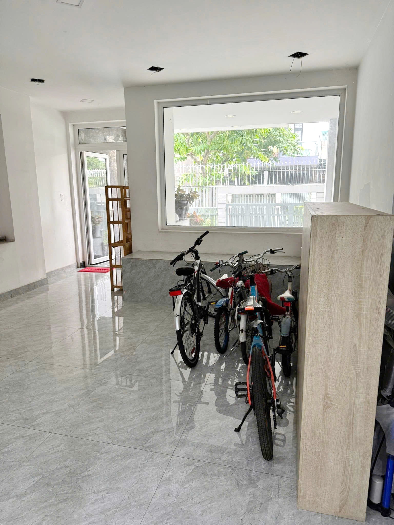 Nhà 10x19m (có hầm) KDC Dương Hồng, đường Nguyễn Văn Linh Xã Bình Hưng, Bình Chánh, TPHCM, bên - Ảnh 2