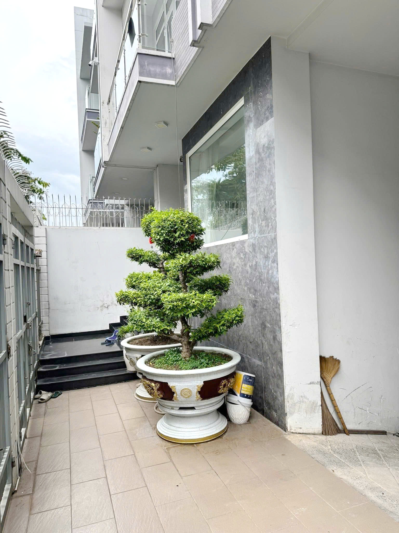Nhà 10x19m (có hầm) KDC Dương Hồng, đường Nguyễn Văn Linh Xã Bình Hưng, Bình Chánh, TPHCM, bên - Ảnh 3