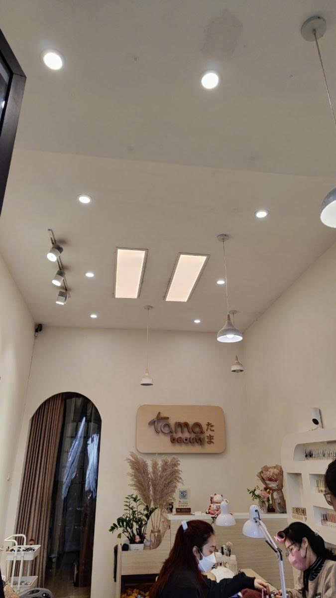 Cho thuê 40m2, tầng 1,nở hậu có lộc, nhà mặt phố đi bộ Mai Anh Tuấn, view hồ Hoàng Cầu - Ảnh chính