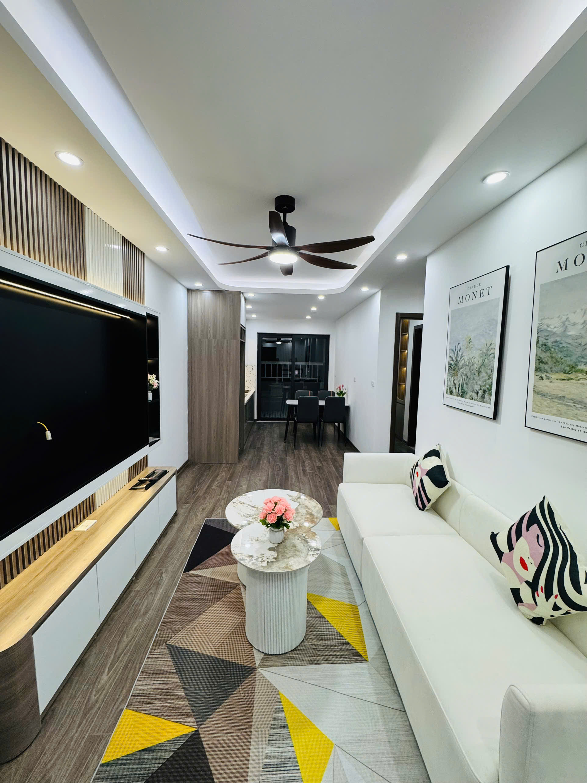 Bán căn hộ chung cư VP5 Linh Đàm, số đỏ 62m2, 2 ngủ full nội thất giá chỉ nhỉnh 4.1 tỷ - Ảnh 1
