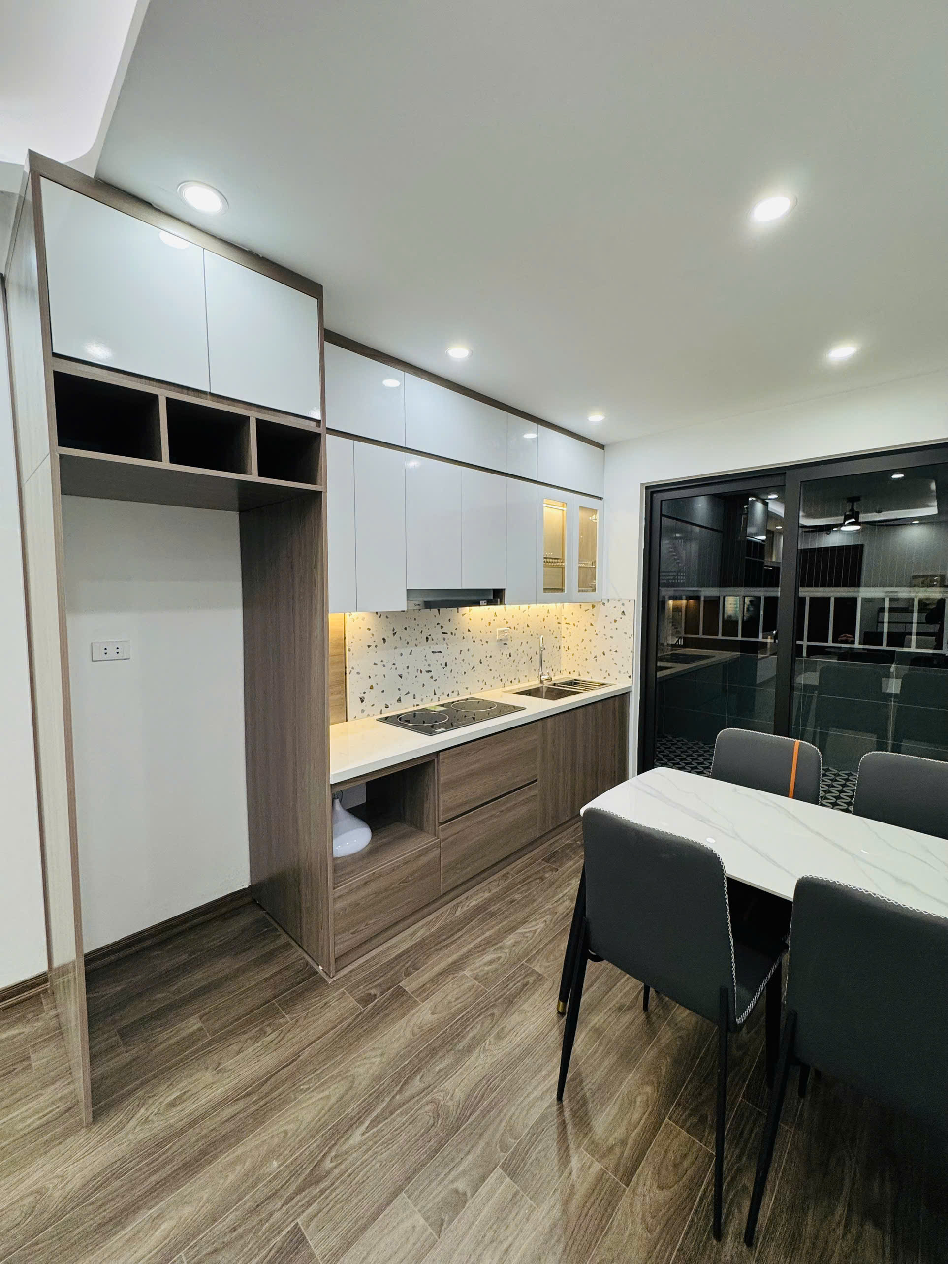 Bán căn hộ chung cư VP5 Linh Đàm, số đỏ 62m2, 2 ngủ full nội thất giá chỉ nhỉnh 4.1 tỷ - Ảnh 3