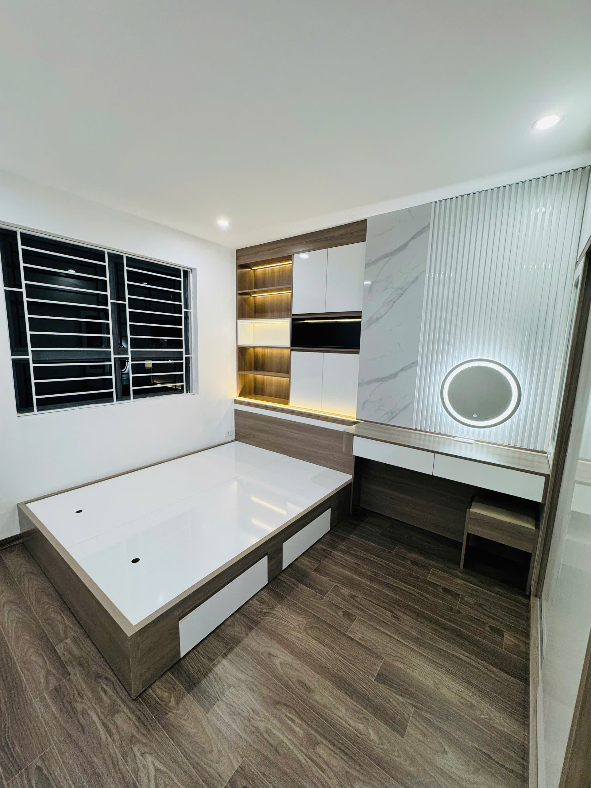 Bán căn hộ chung cư VP5 Linh Đàm, số đỏ 62m2, 2 ngủ full nội thất giá chỉ nhỉnh 4.1 tỷ - Ảnh 4