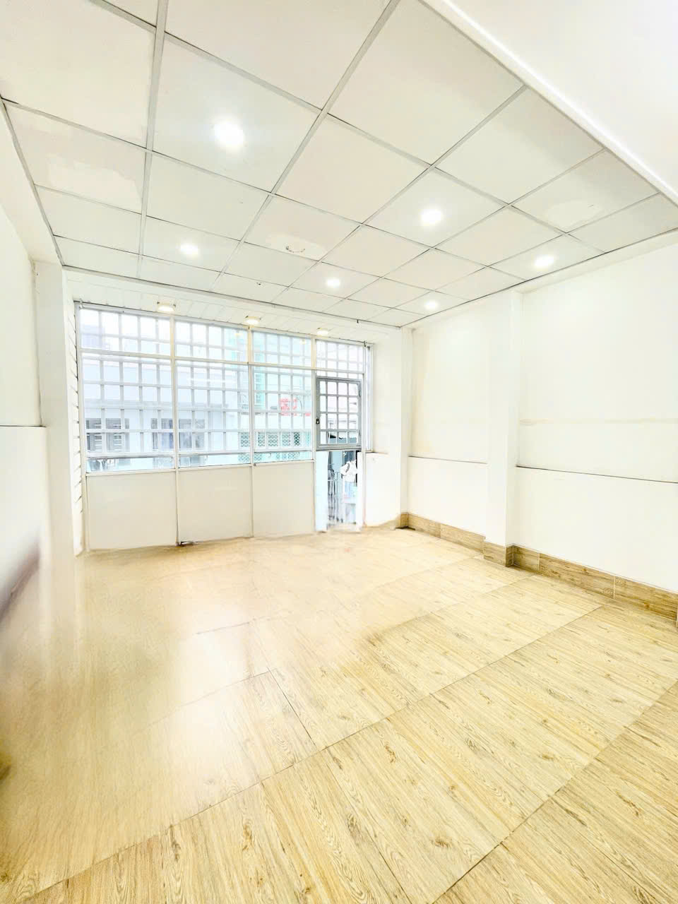 16 TỶ: BÁN NHÀ QUẬN 3- TRẦN HƯNG ĐẠO NGUYỄN VĂN CỪ- 4M x 13M- 3 TẦNG XE HƠI TRONG NHÀ.VŨ 0933910039 - Ảnh 3
