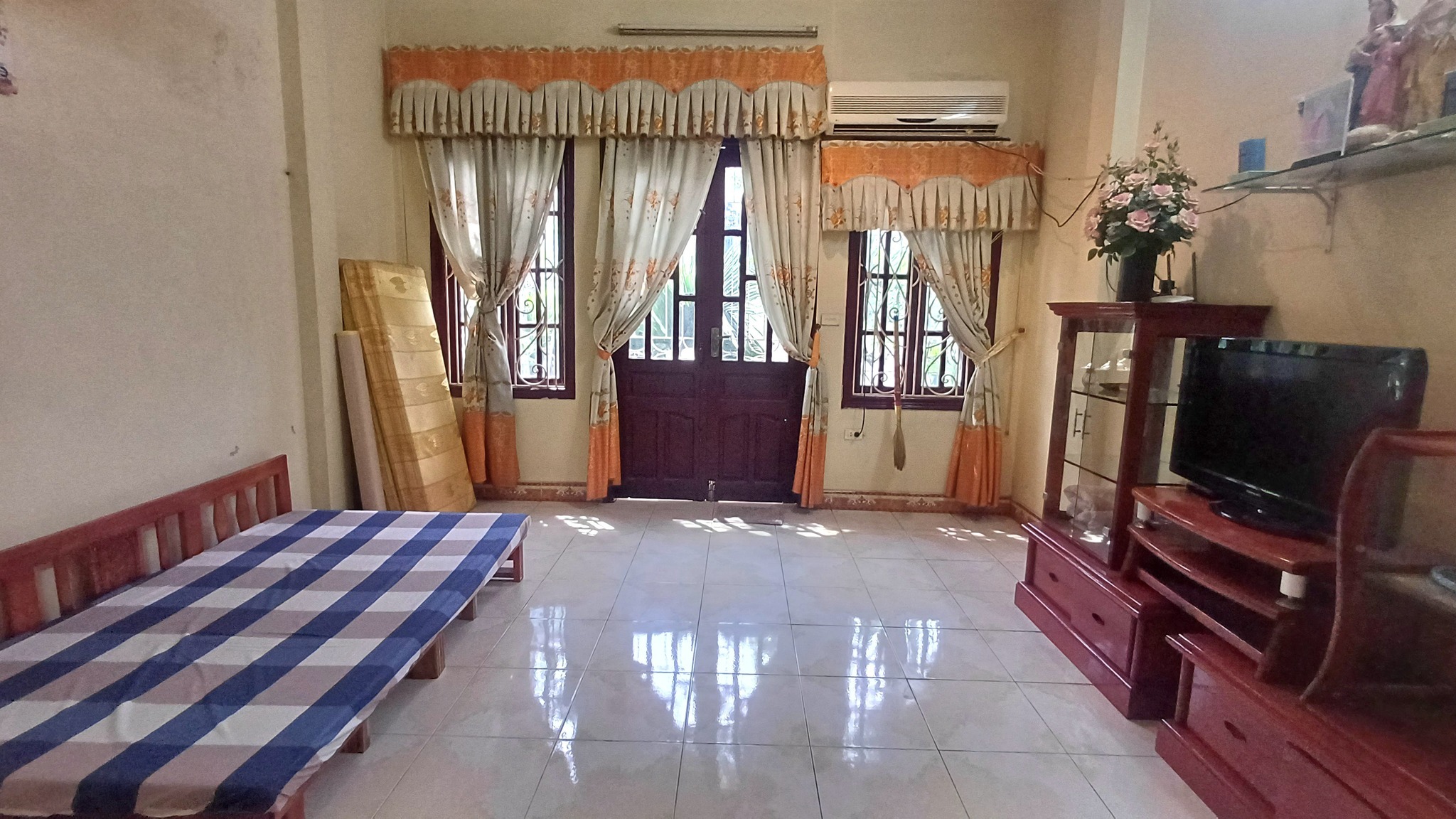 Bán Nhà Mặt Phố Đại Cồ Việt 44m2, Mặt Tiền 5.6m Oto Tránh, Vỉa Hè 11.4 Tỷ. - Ảnh 1
