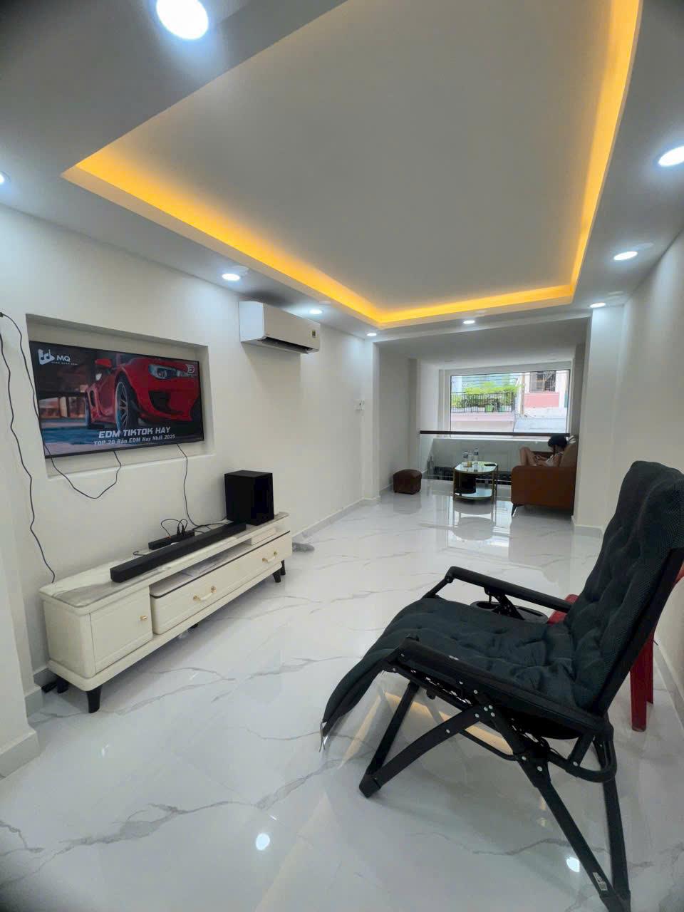 *Bán MTKD Ngay Chợ Nhật Tảo 5 Tầng Mới Keeng cn 39m 4PN Full nội thất -Chỉ 10 Tỷ Nhỉnh - Ảnh 3