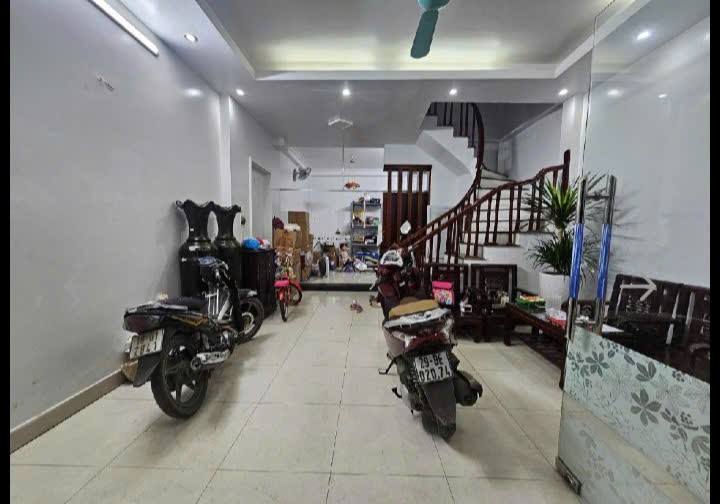 CHỈ HƠN 12 TỶ CÓ NHÀ PHÂN LÔ VỈA HÈ Ô TÔ TRÁNH KD - ĐẤU GIÁ MẬU LƯƠNG 50M 4 TẦN - Ảnh 1
