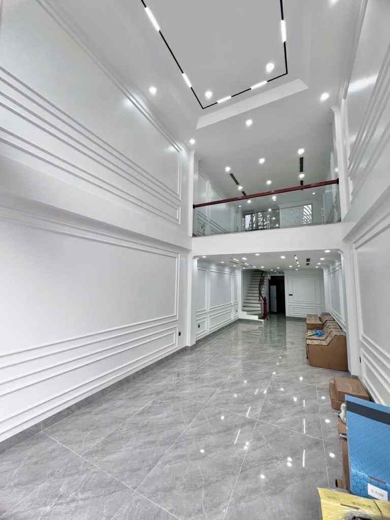 bán nhà 7 tầng, mặt phố Nguyễn Văn Cừ, 1 mặt ngõ, vỉa hè đá bóng, vừa ở vừa kinh doanh - Ảnh 1