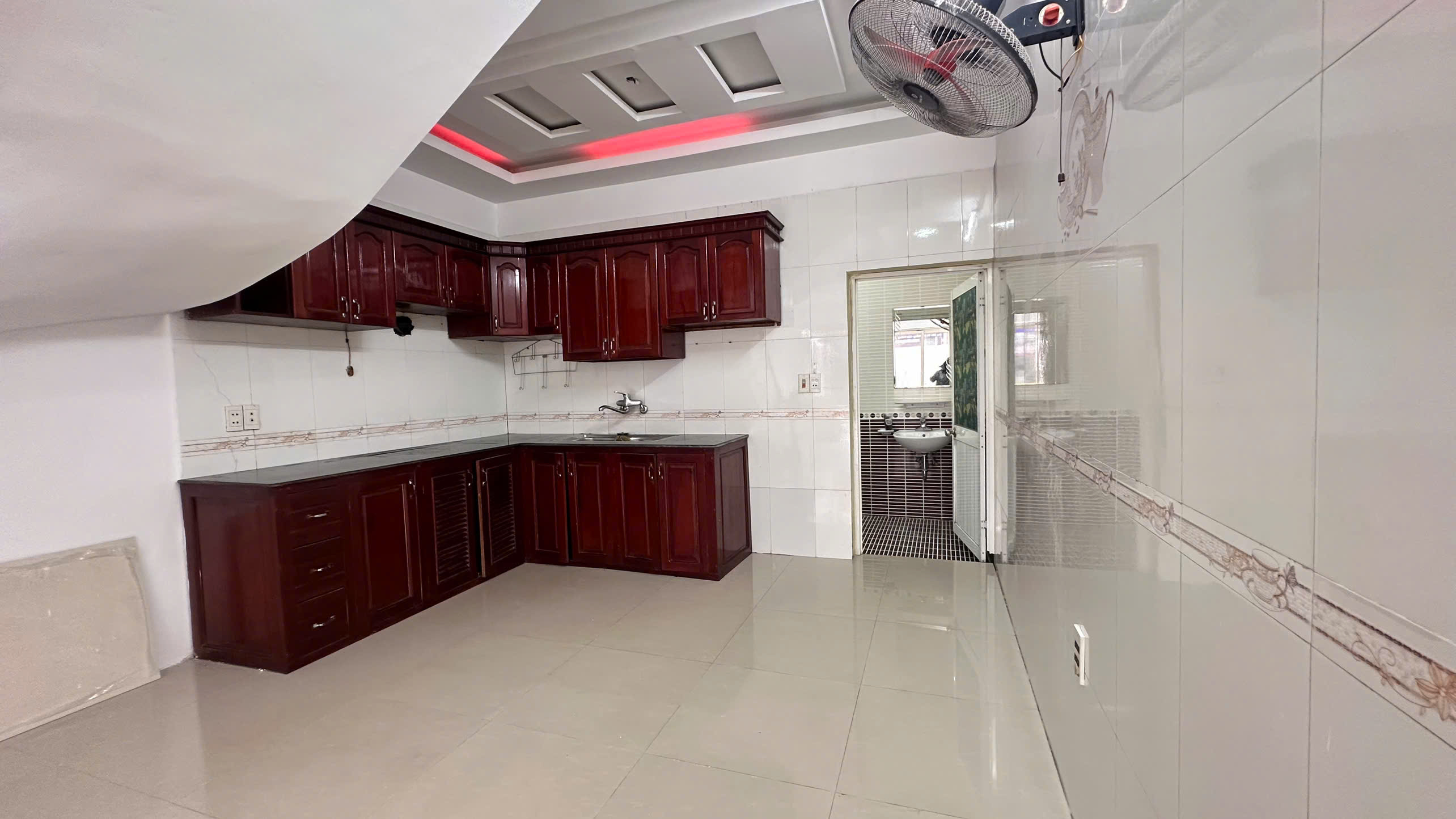 BÁN NHÀ SẴN SỔ SIÊU HIẾM TẠI MẶT TIỀN VŨ CHÍ THẮNG-AN DƯƠNG - Ảnh 2