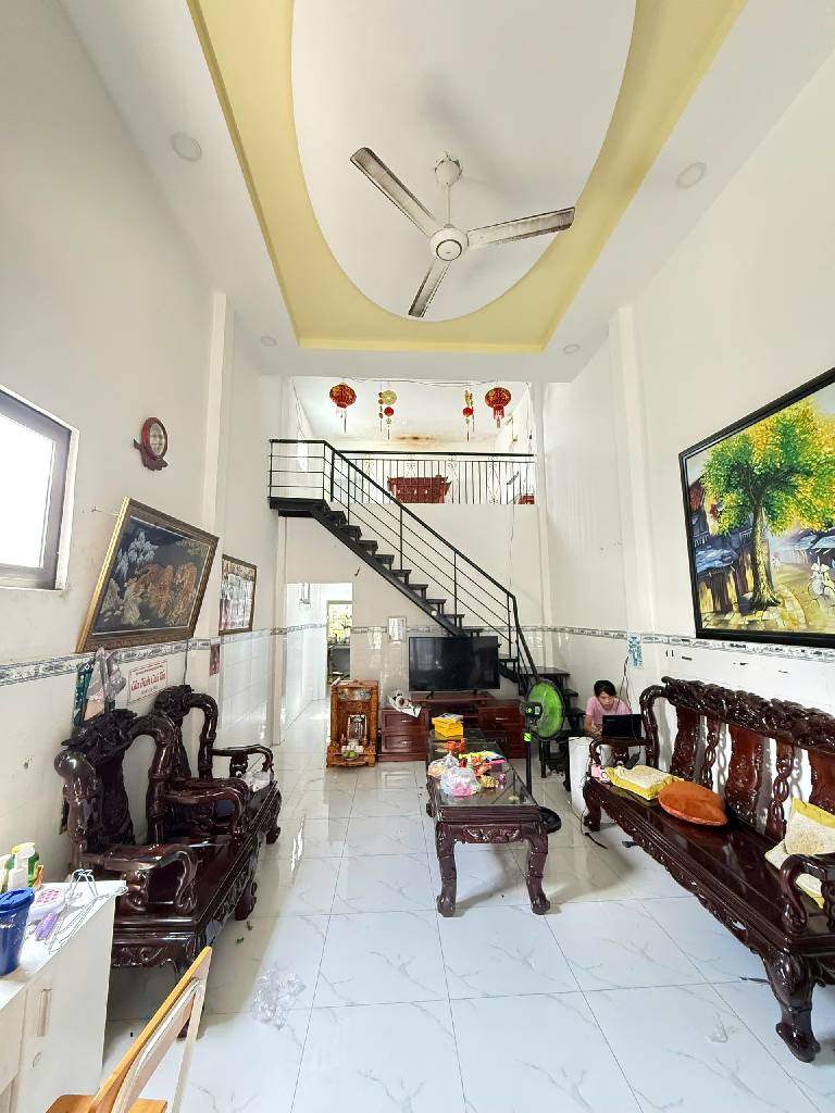 Bán nhà sát mặt tiền - diện tích to, xe hơi đậu cửa ngay khu chung cư Picity - Ảnh 2