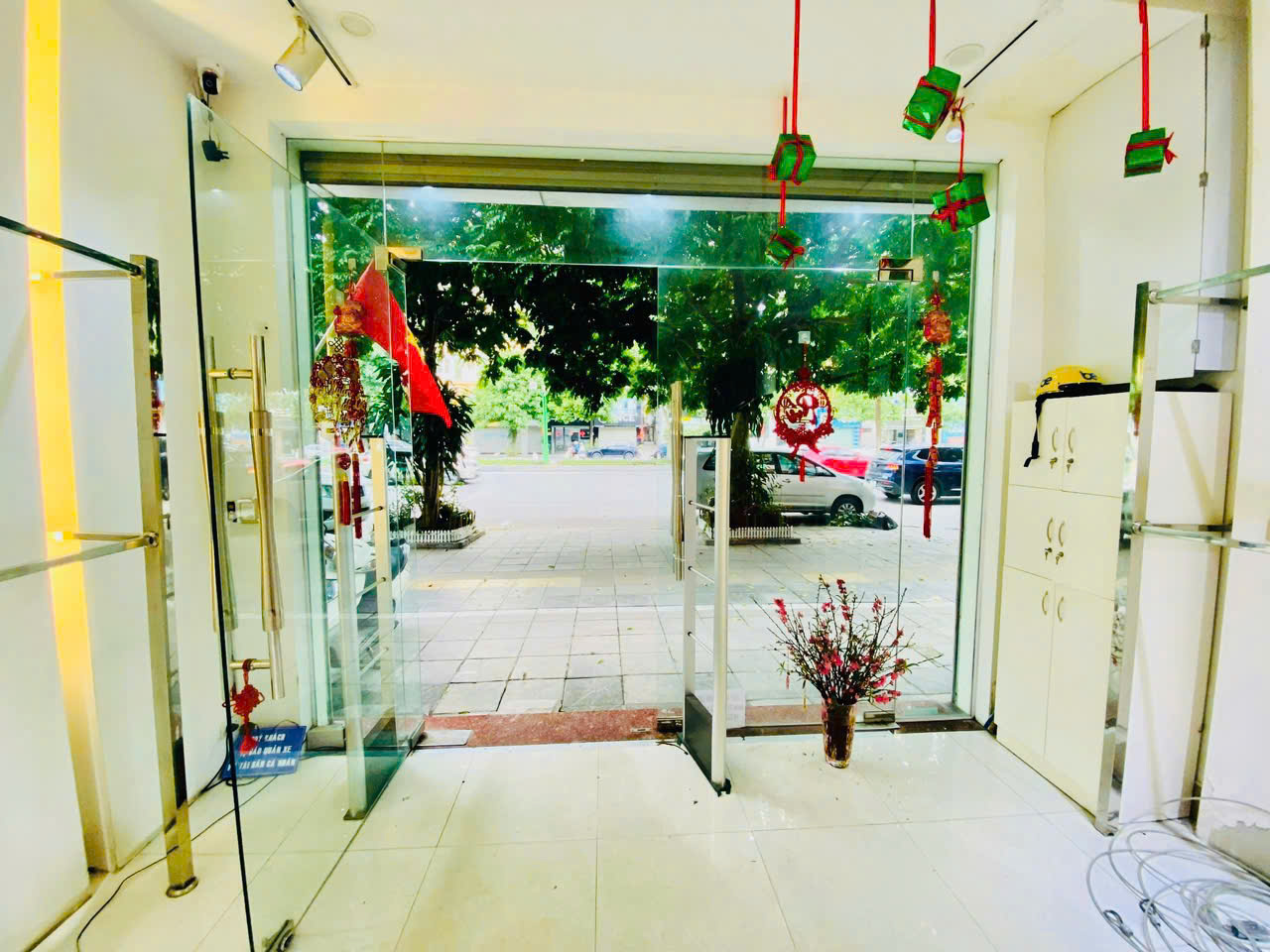 Cho thuê mặt bằng 34m2, tầng 1,Mặt tiền số 71 Nguyễn Văn Huyên tiện kinh doanh buôn bán - Ảnh 3