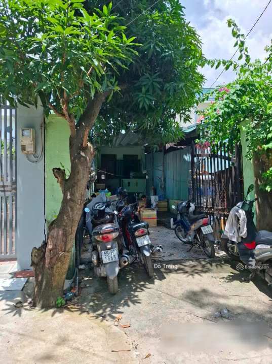 BÁN GẤP Nhà dài 4x35m, Thạnh Xuân 40, mặt tiền rạch mát mẻ, hẻm xe hơi, giá tốt! - Ảnh 1