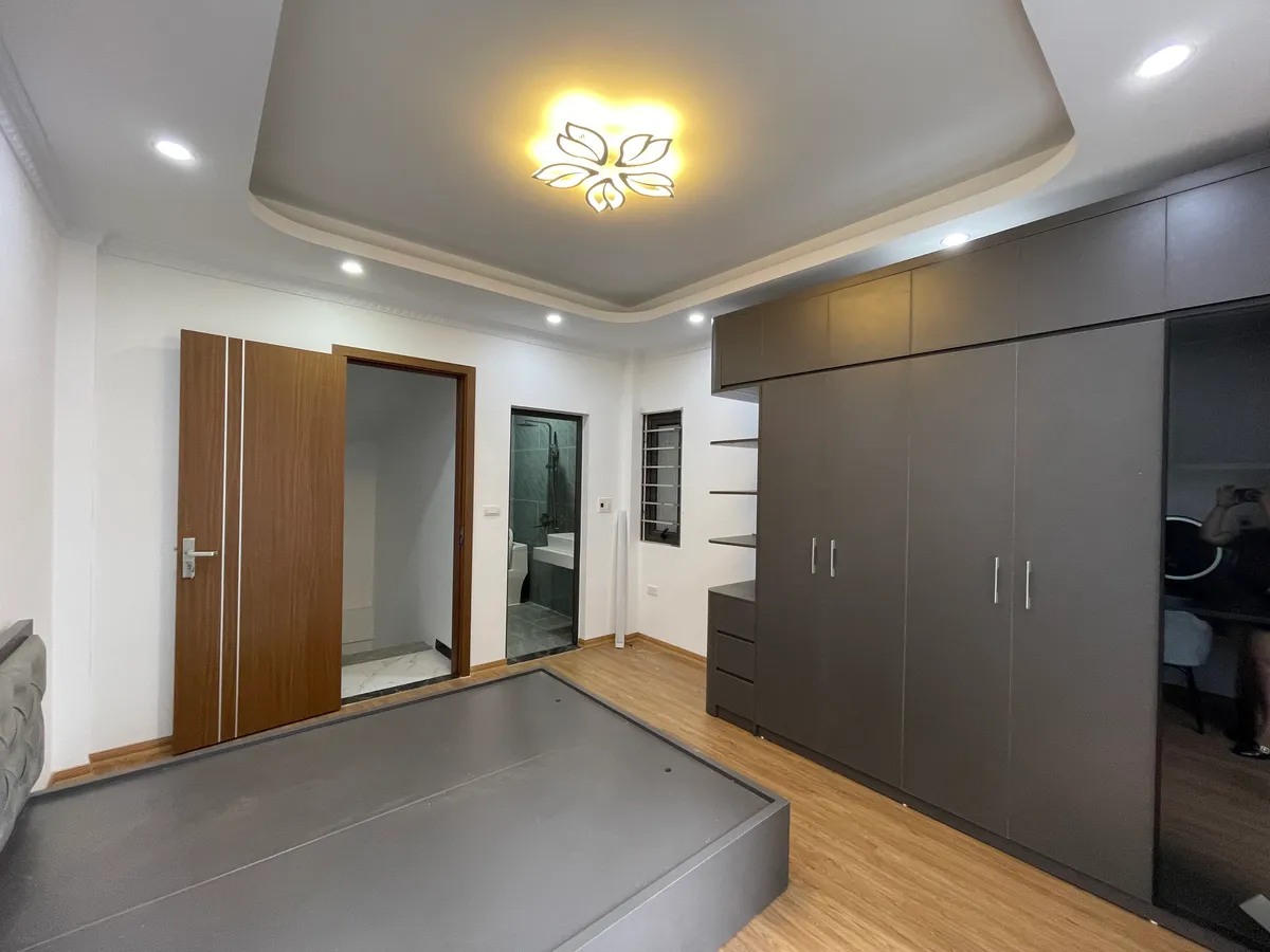 SAU 1 NHÀ RA PHỐ, NHÀ ĐẸP NỞ HẬU, BA GÁC TRÁNH, 32M2+ 6 TẦNG TÂY SƠN ĐỐNG ĐA . - Ảnh 2