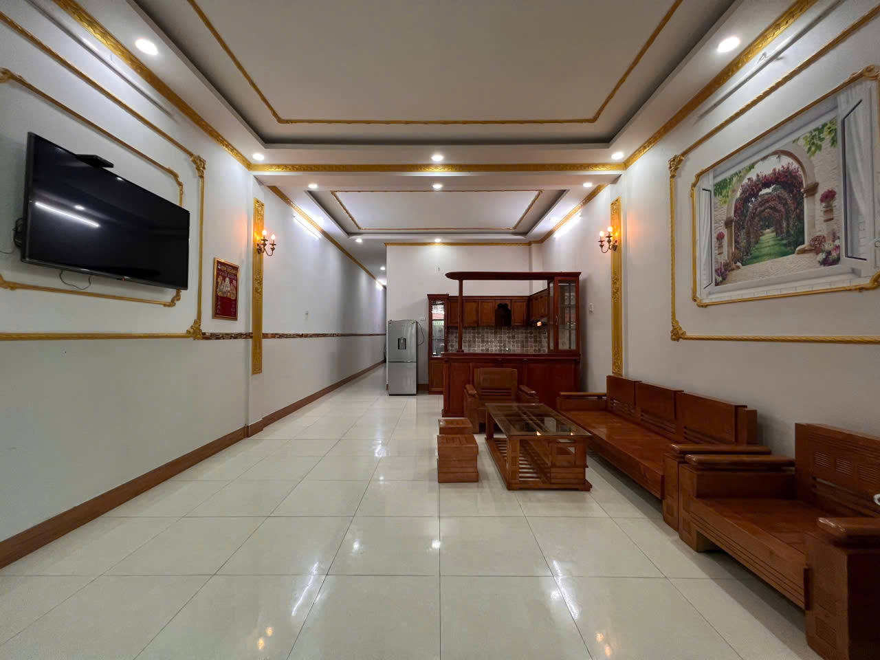 Nhà 7 triệu 2 phòng ngủ rộng 180m2 full nội thất sân đậu ô tô - Ảnh 1