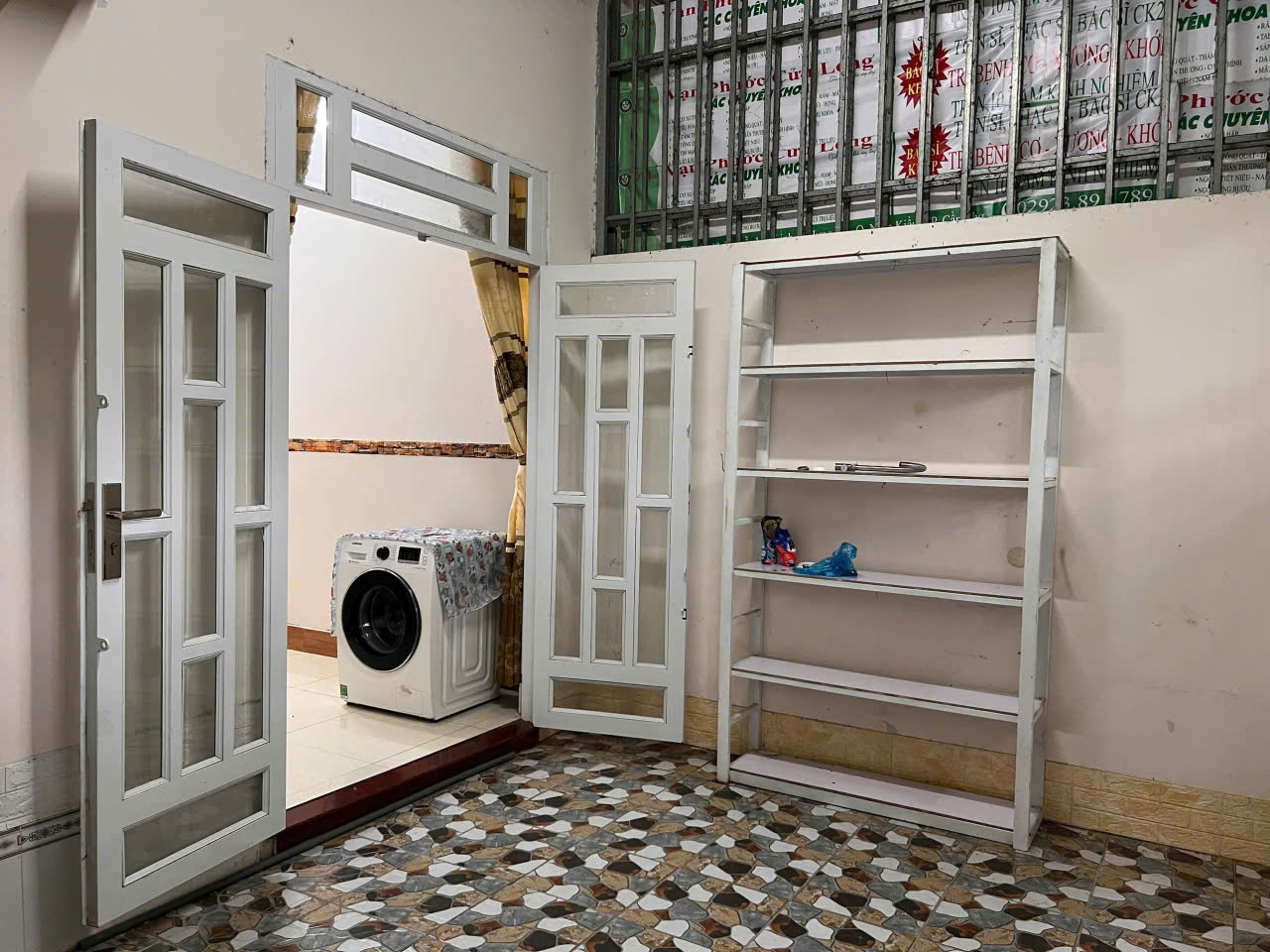 Nhà 7 triệu 2 phòng ngủ rộng 180m2 full nội thất sân đậu ô tô - Ảnh 4