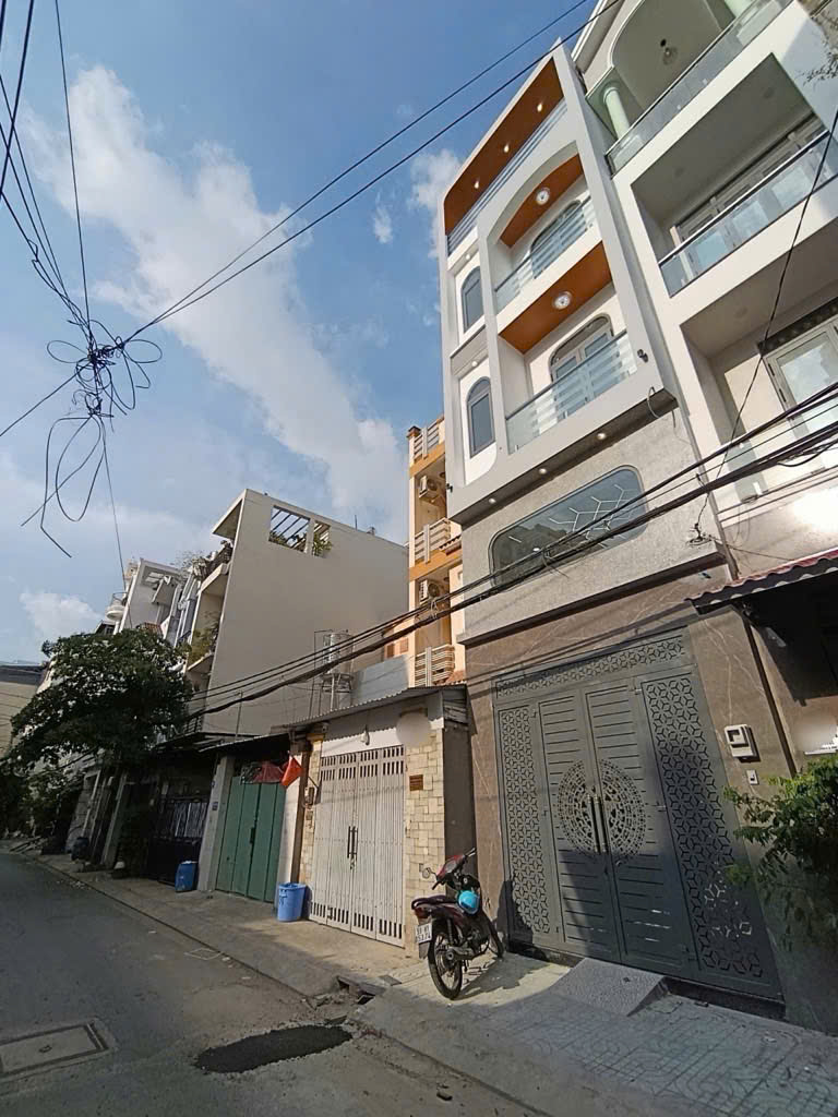 Bán nhà hẻm Chiến Lược, Bình Tân. 4x15m, 3 tầng, 4PN, Sổ Đỏ. Giá 7.9 tỷ. - Ảnh 1