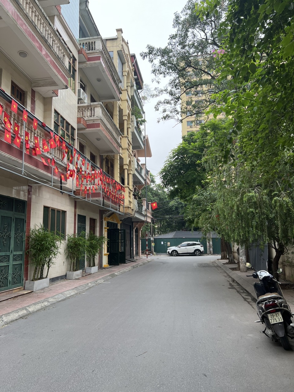 Bán Nhà Vũ Hữu – Phân Lô Ô Tô, Ngõ Thông Kinh Doanh, Chỉ Nhỉnh 23 tỷ - Ảnh 1