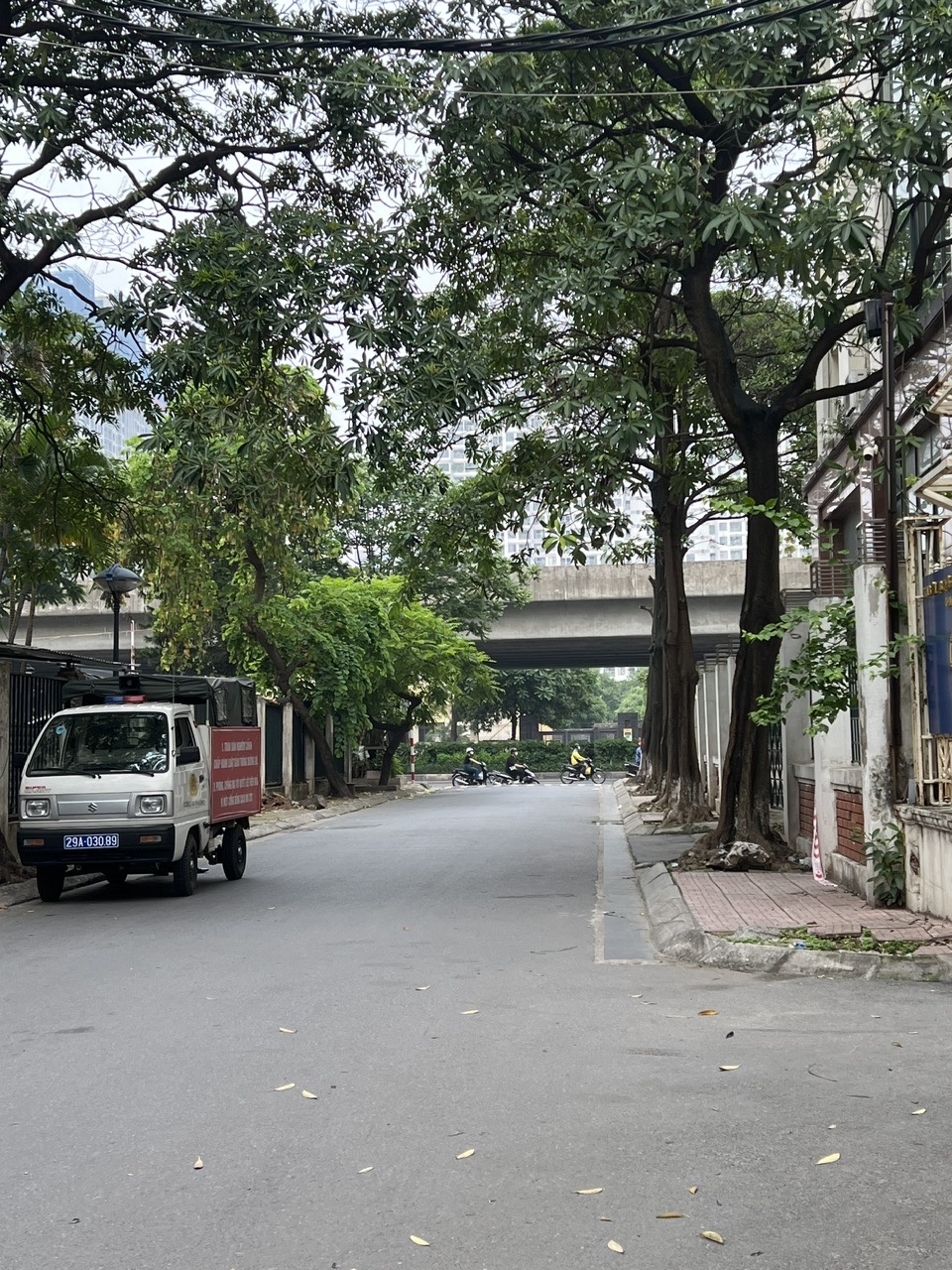 Bán Nhà Vũ Hữu – Phân Lô Ô Tô, Ngõ Thông Kinh Doanh, Chỉ Nhỉnh 23 tỷ - Ảnh chính