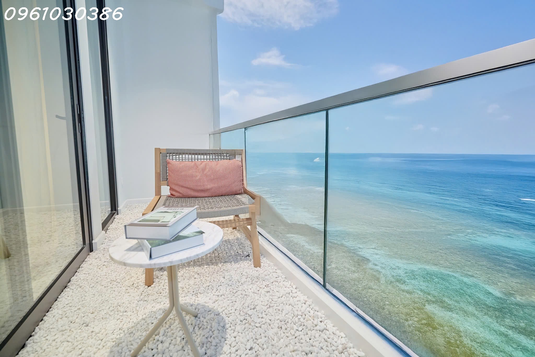 Bán gấp căn hộ 2PN view Vịnh Hạ Long, ngay sát mặt biển, bước qua đường là bãi tắm Bãi Cháy, 3,8 tỷ - Ảnh 4