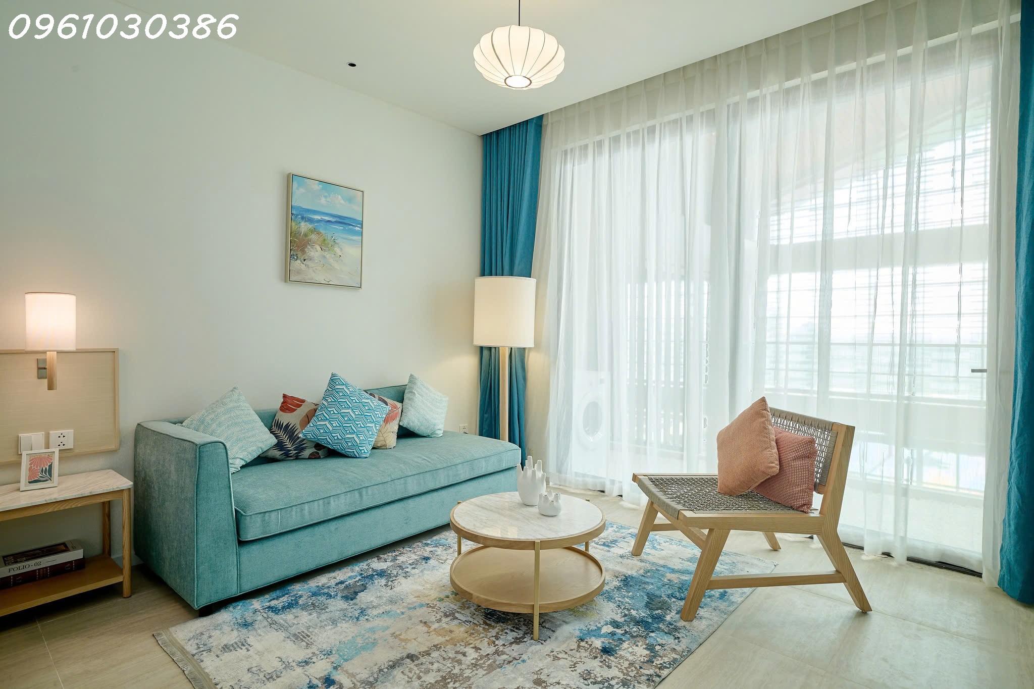 Bán gấp căn hộ 2PN view Vịnh Hạ Long, ngay sát mặt biển, bước qua đường là bãi tắm Bãi Cháy, 3,8 tỷ - Ảnh 1