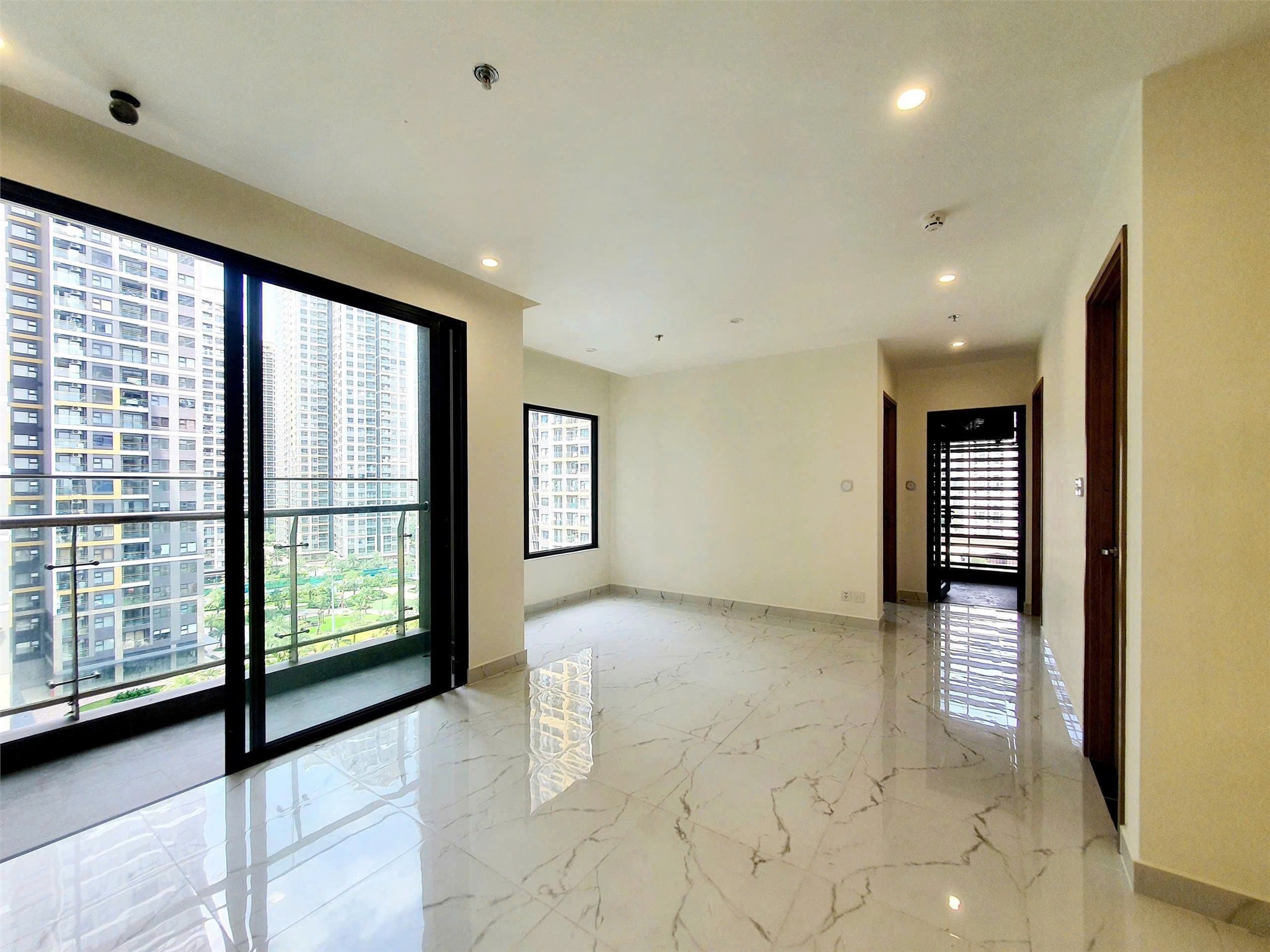 Chính Chủ Bán Căn 2 Phòng Ngủ Phân Khu Beverly Solari, View Hồ Bơi , Dự Án Vinhomes Grand Park - Ảnh 2