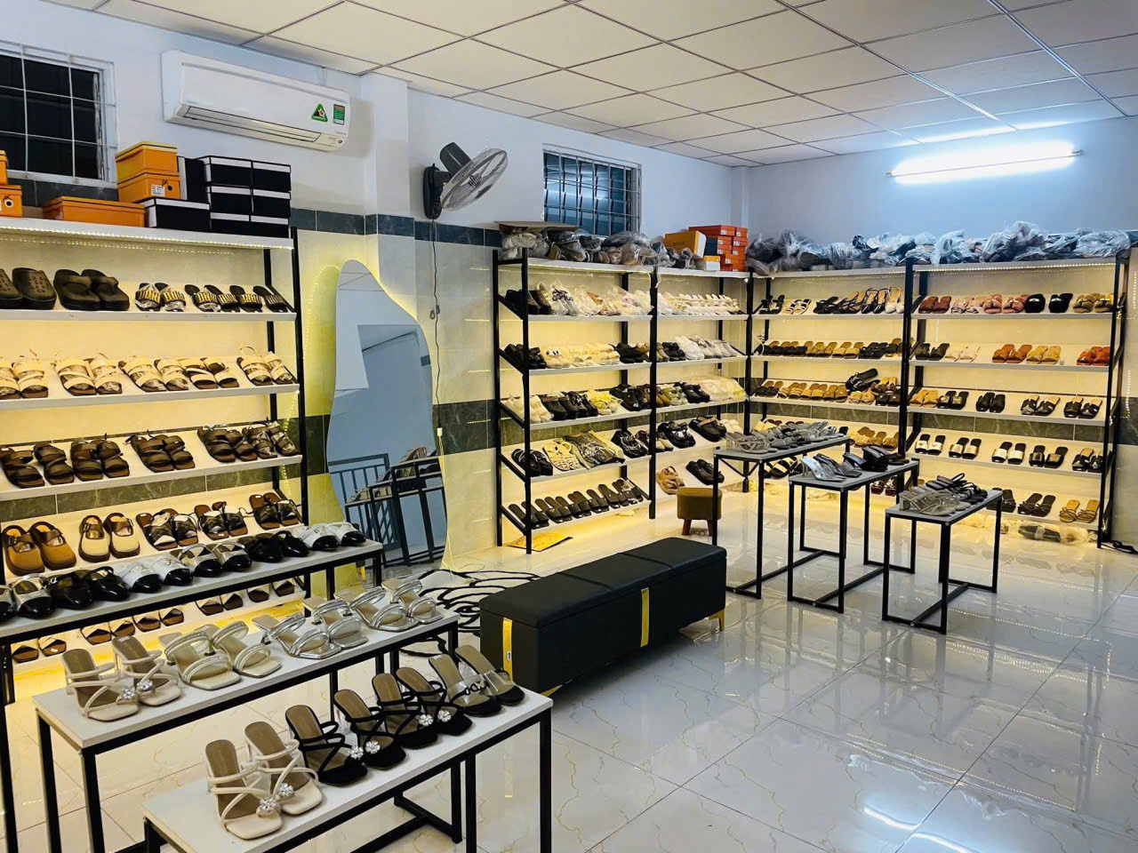 CẦN SANG LẠI SHOP GIẦY DÉP NỮ. Vị trí : Đường Phạm Thị Giây , Ấp Tam Đông ( cũ) , Thới Tam Thôn , - Ảnh 1