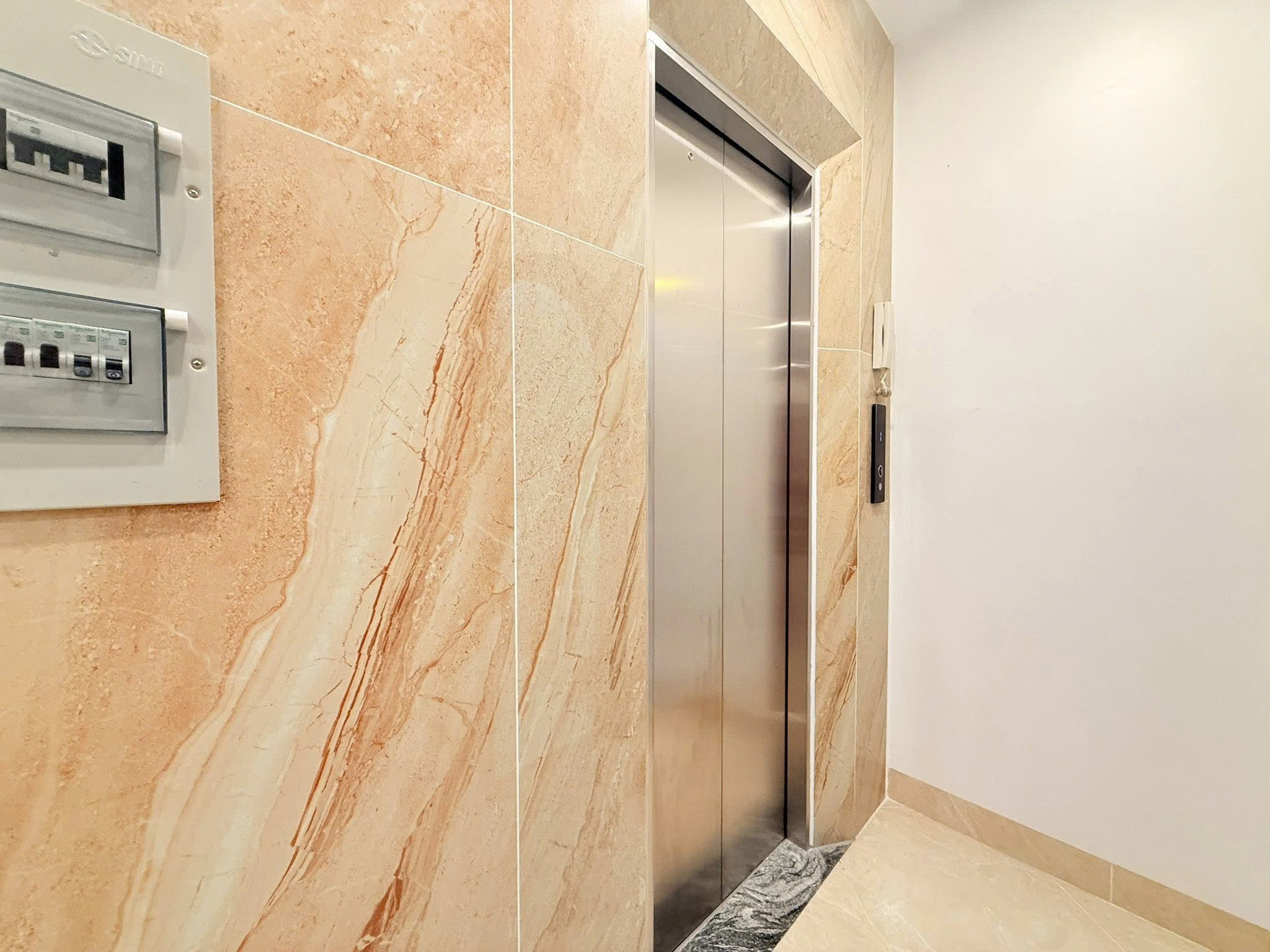TRẦN DUY HƯNG - 48M2, LÔ GÓC,  5 TẦNG THANG MÁY - Ô TÔ ĐỖ CỬA - 13.6 TỶ - Ảnh 2