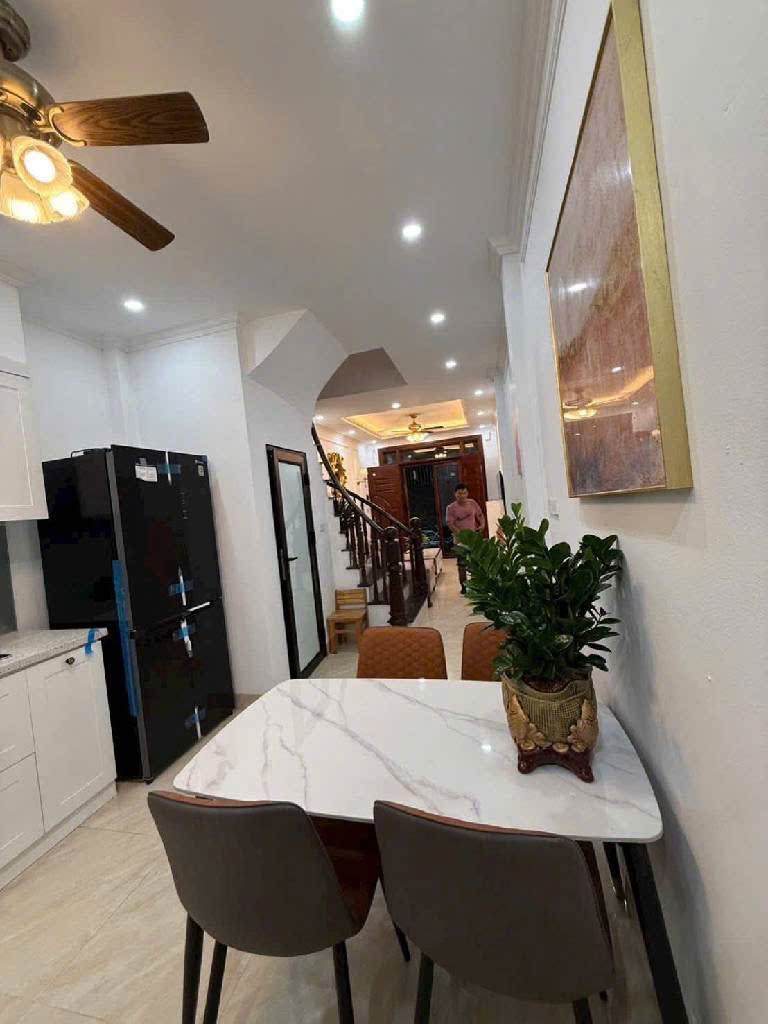 NHÀ ĐẸP DÂN XÂY - THOÁNG TRƯỚC SAU - FULL NỘI THẤT - 15M Ô TÔ DỪNG ĐỖ - Ảnh 2