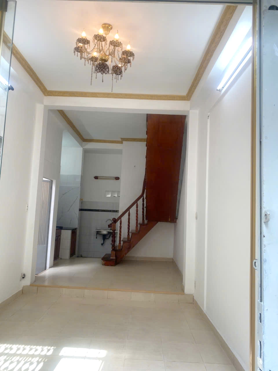 Nhà 3 tầng góc 3 mặt HXH đường Nguyễn Văn Cừ P2Q5. 6 tỷ 50 triệu - Ảnh 1