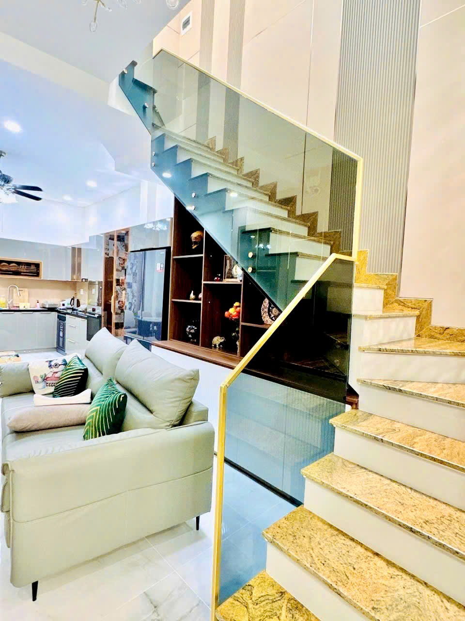 Nhà Quận 1- mặt tiền Phường Tân Định- xe hơi trong nhà 60m2 cao 3 Tầng NT sịn: 18 Tỷ. VŨ 0933910039 - Ảnh 2