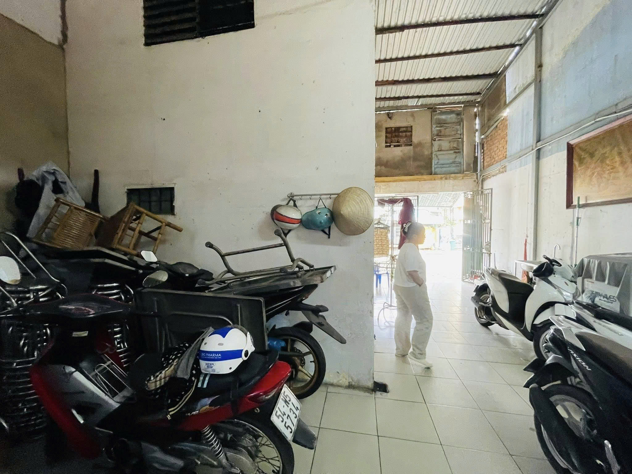 Bán nhà Mặt tiền Bờ Bao 1, ngay Lê Trọng Tấn vào, 8x31m, Cấp 4, tiện xây, giảm 38,9 tỷ. - Ảnh 3