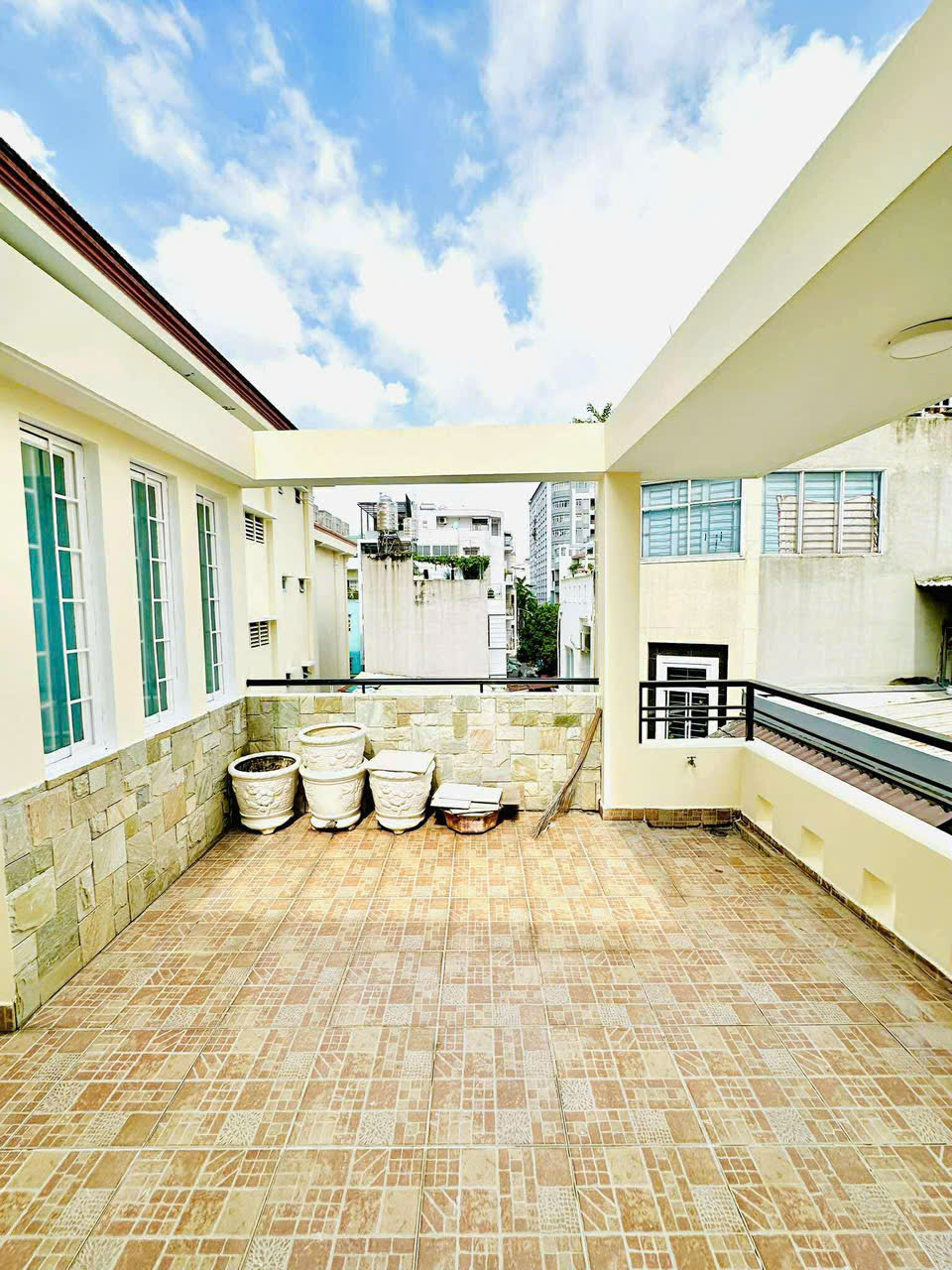 6 Tỷ nhỉnh: Nhà Quận 10 - ngay Bệnh Viện 115 - Xe hơi trong nhà 4 Tầng Ngang hơn 4m. VŨ 0933910039 - Ảnh 2