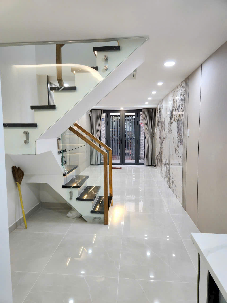 CÁCH 1 CĂN RA MẶT TIỀN <br>NHÀ MỚI CÓ 4 TỶ  DTDS 50 M2 - Ảnh 1
