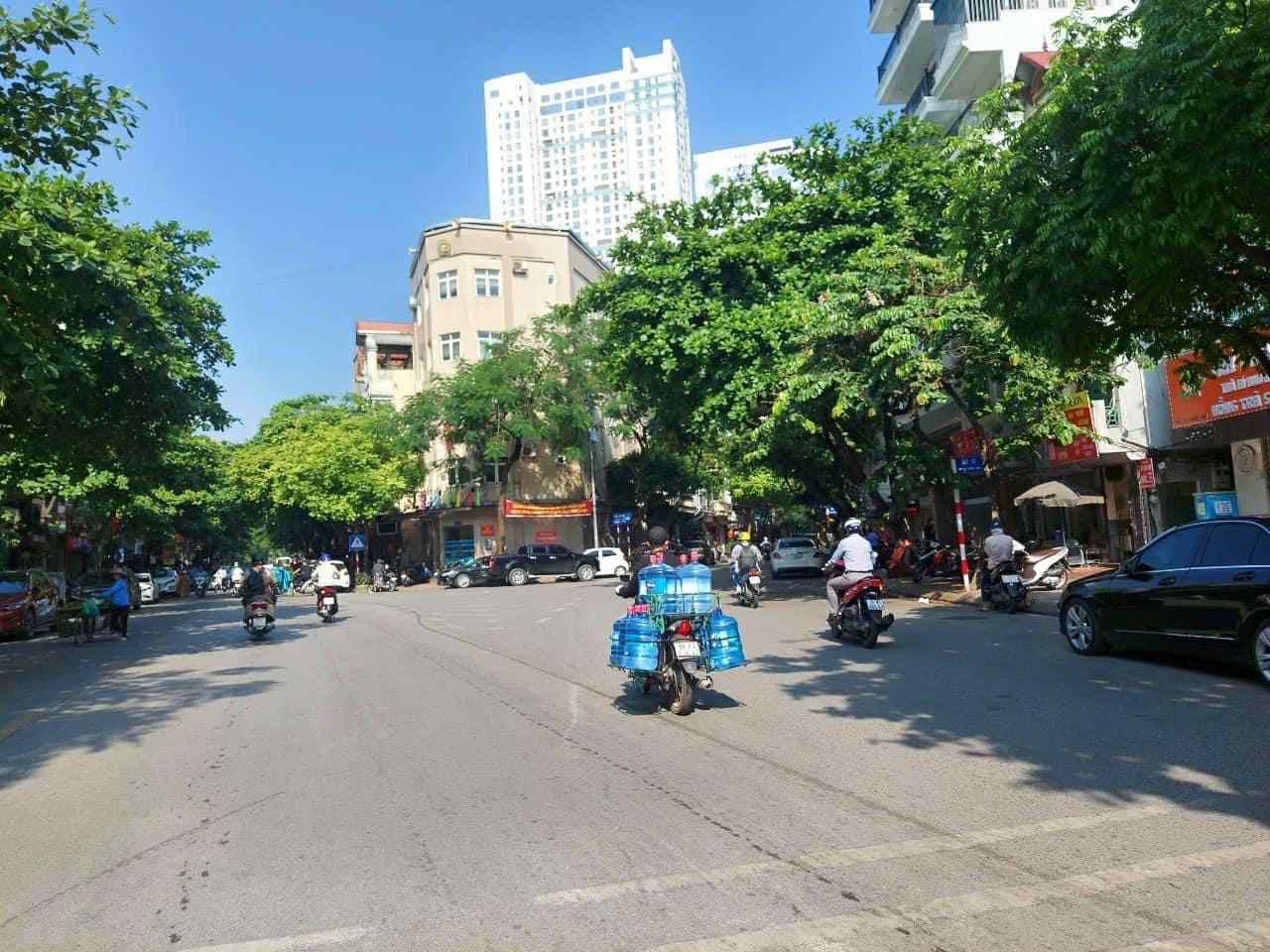 bán nhà mặt phố Ngọc Lâm, 60m, gần ngã tư Ngọc Lâm-Hồng Tiến, cách cầu Chương Dương 5 phút lái xe - Ảnh chính