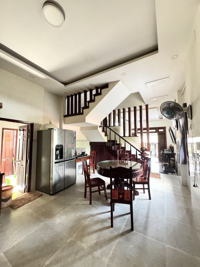BÁN NHÀ CẠNH KHU VĂN PHÒNG CHÍNH PHỦ - NHÀ MẶT TIỀN 4 TẦNG - DT 118M2 - 5PN - HIỆP BÌNH PHƯỚC - Giá - Ảnh 2