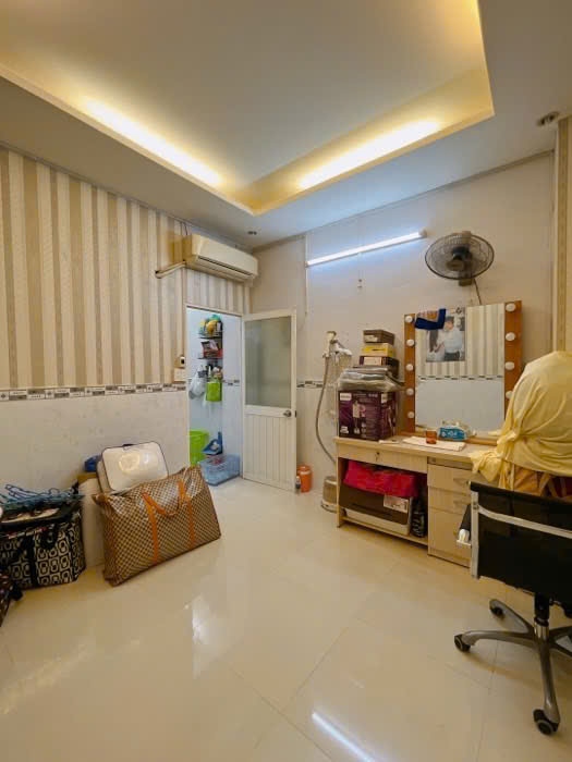 MẶT TIỀN CÁCH 2 CĂN NHÀ<br>NGANG 3.5 DÀI 12 ĐÚC BÊ TÔNG <br>CÓ 5 TỶ Q4 - Ảnh 2