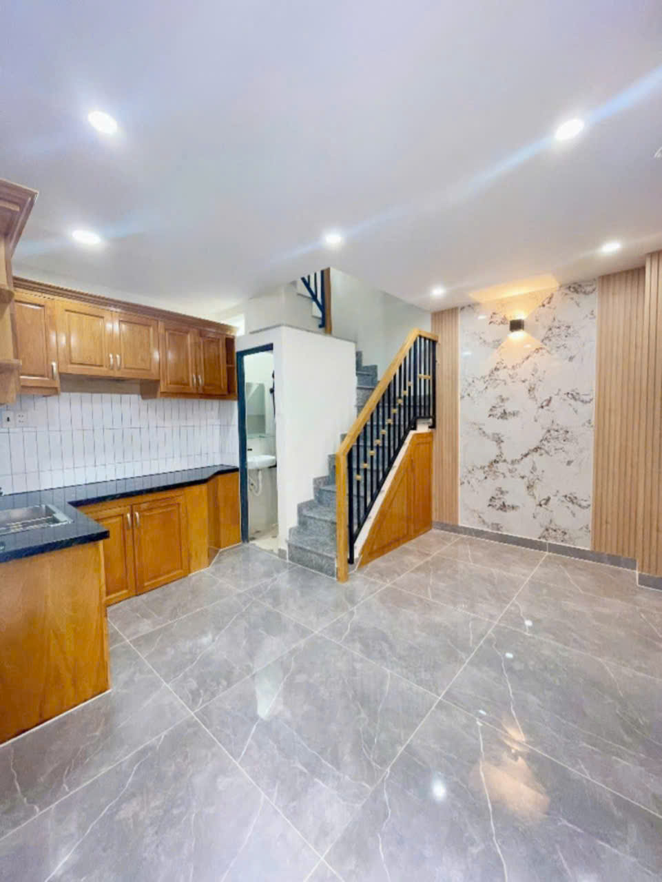 CÁCH MẶT TIỀN BẾN VÂN ĐỒN 30M XE HƠI <br>NGANG 4 DIỆN TÍCH SD 53M2 CÓ 2 TỶ HƠN - Ảnh chính