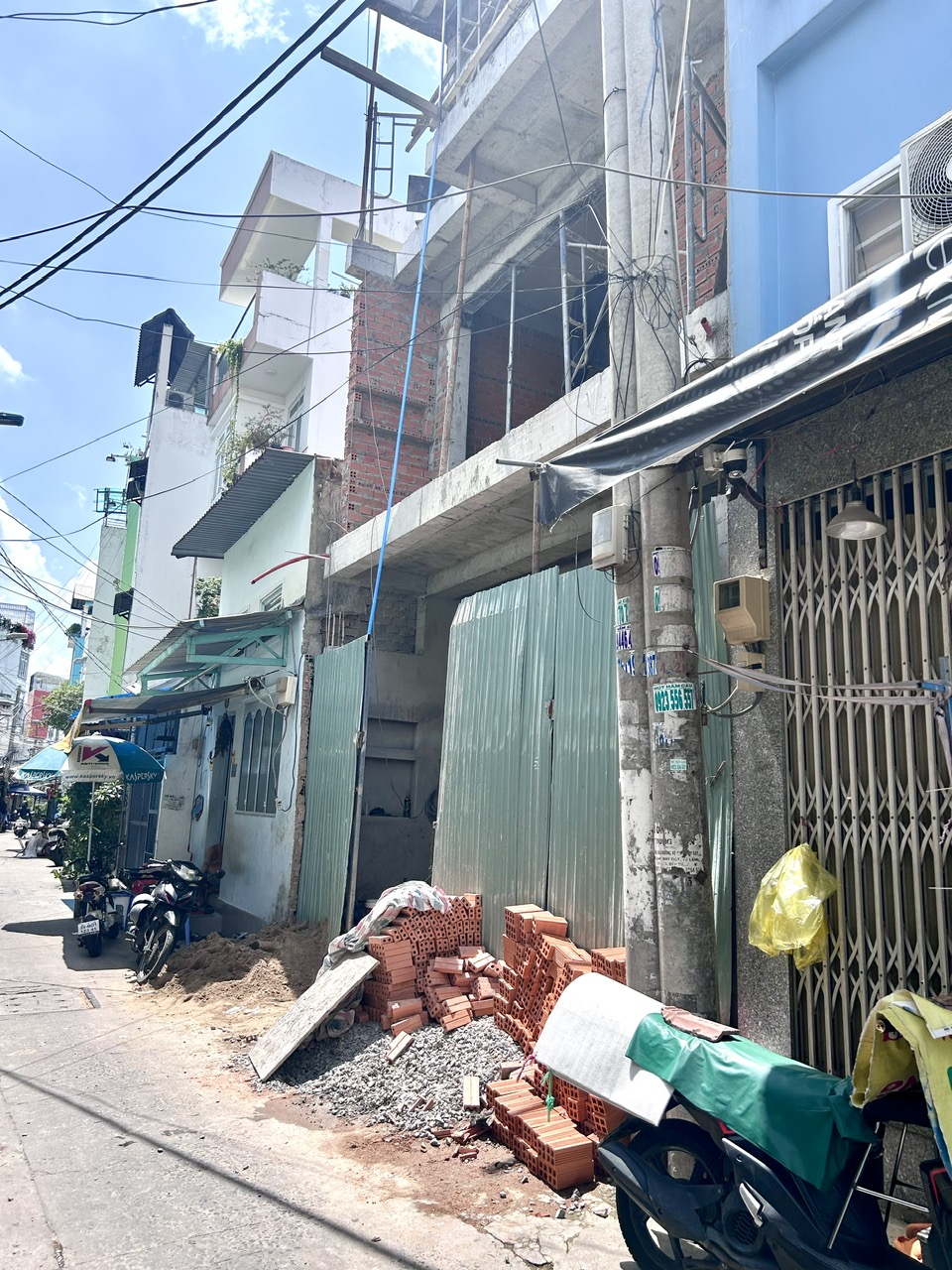 BÁN NHÀ CẤP 4- NGAY TRUNG TÂM QUẬN- XE HƠI TỚI CỬA- NGANG LỚN- ĐƯỜNG ĐOÀN VĂN BƠ RA TÔN THẤT - Ảnh 1