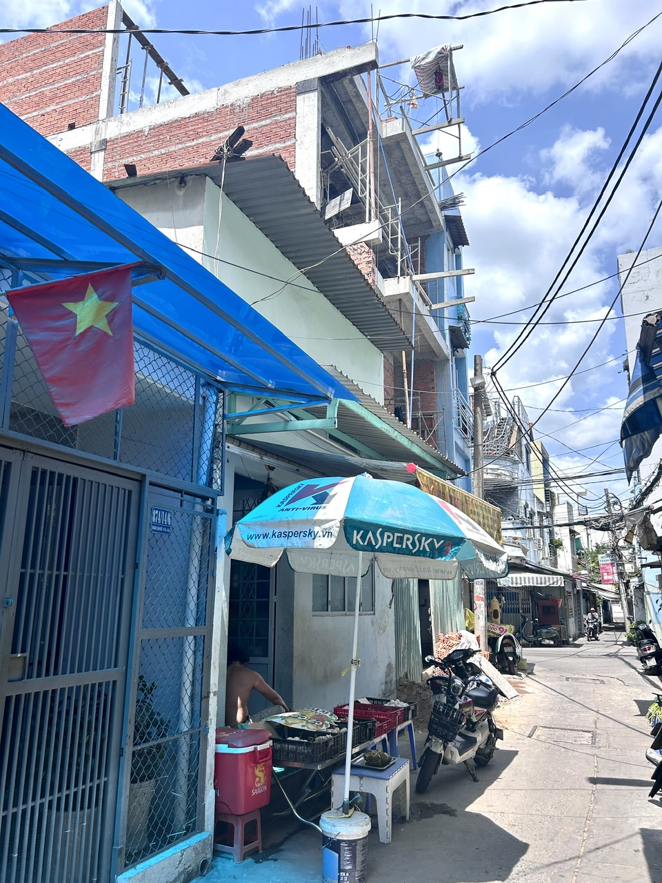 BÁN NHÀ CẤP 4- NGAY TRUNG TÂM QUẬN- XE HƠI TỚI CỬA- NGANG LỚN- ĐƯỜNG ĐOÀN VĂN BƠ RA TÔN THẤT - Ảnh 2