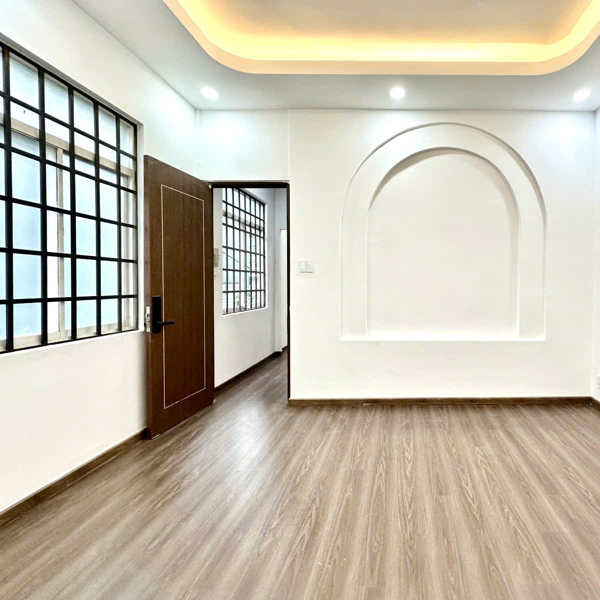 12 Tỷ: ngang 12m- Quận 10 ngay chợ An Đông, Medic Hòa Hảo- nhà 4 Tầng Xe hơi trong nhà. 0933910039 - Ảnh 1